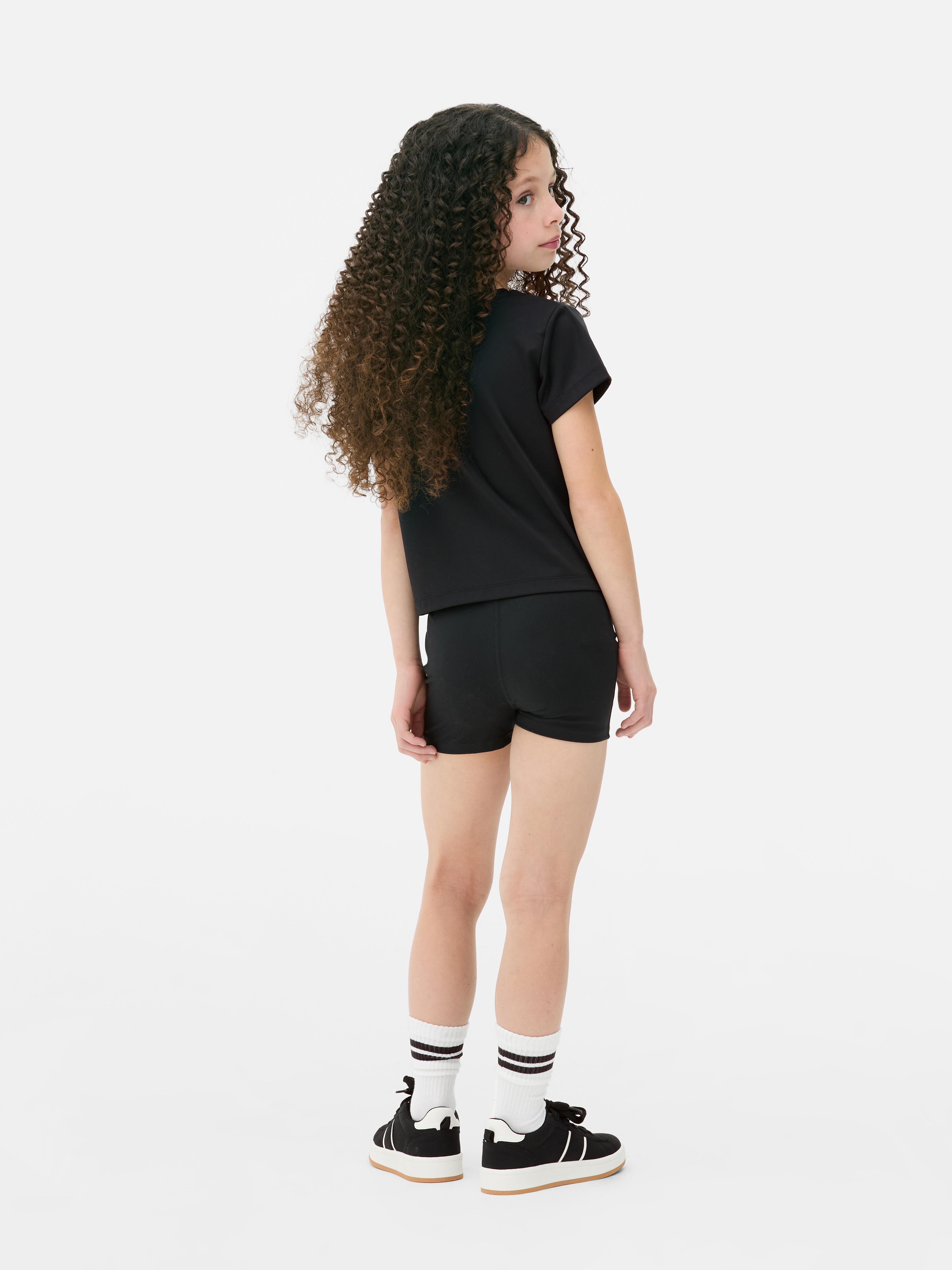 Passendes kurzärmeliges Sporttop. Ein kurzärmeliges Sporttop mit extra Stretch.