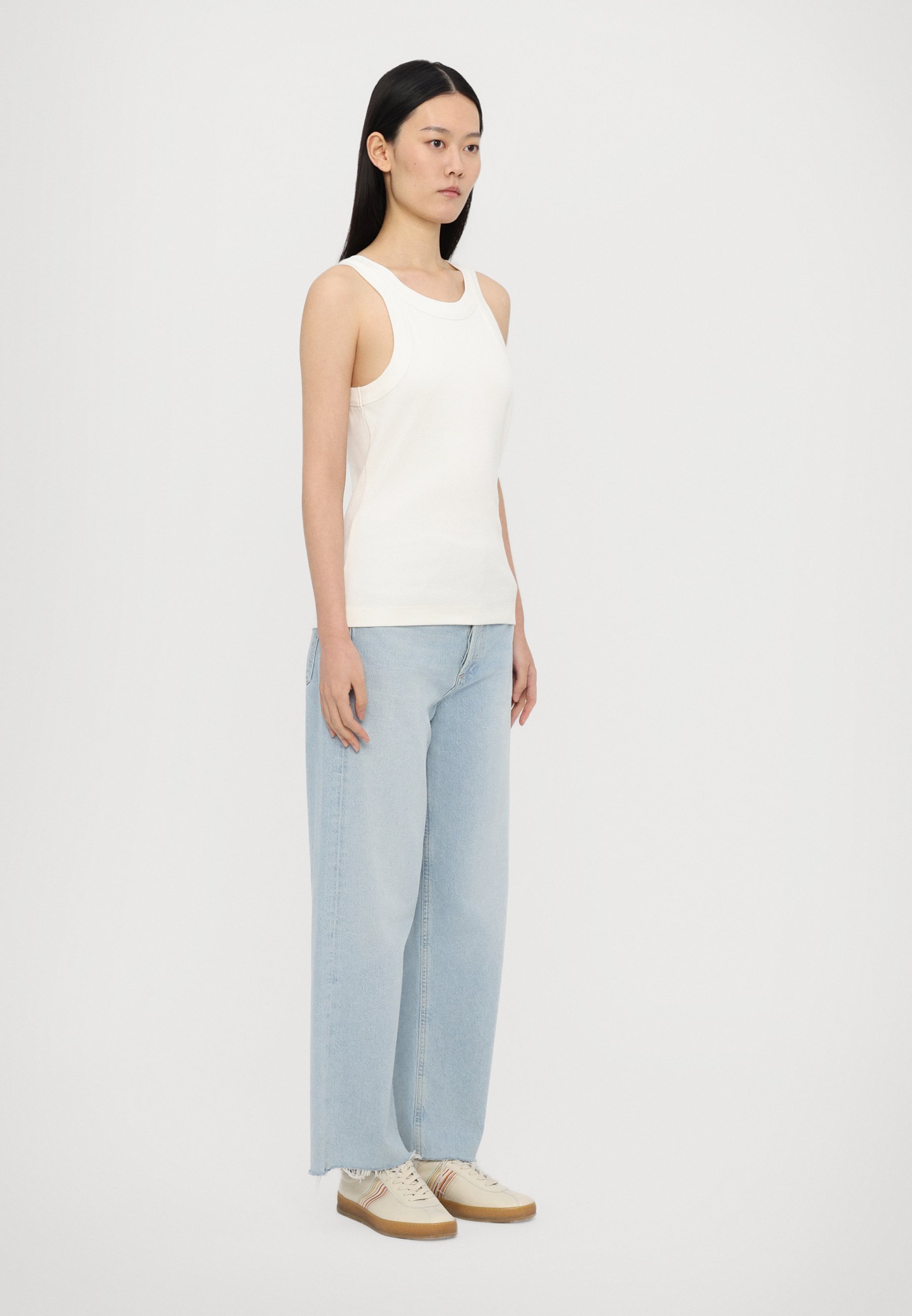 GESLOTEN RACER TANK - Bovenkant - gebroken wit