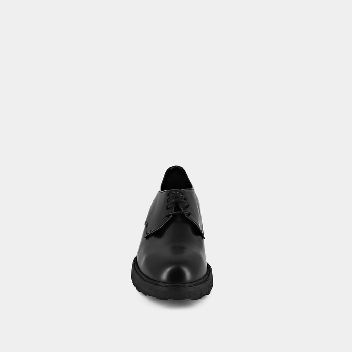 Derbies à lacets et semelles crantées  en cuir glacé noir