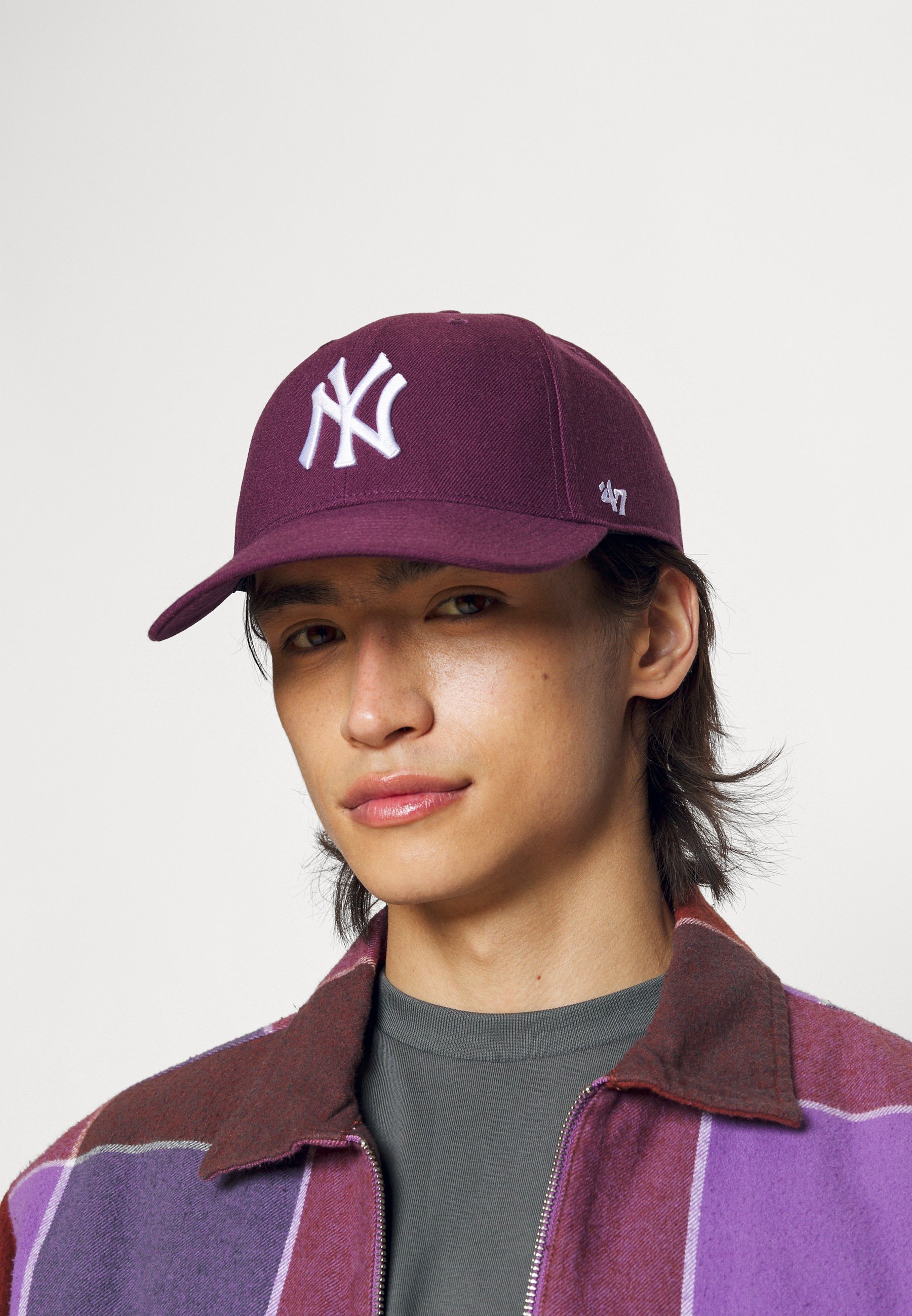 '47 Caps