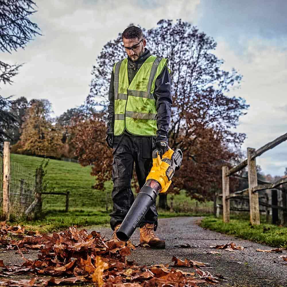 DEWALT 54V XR FLEXVOLT Axiální foukač 1 x 9,0 Ah sada DCMBA572X1-XE
