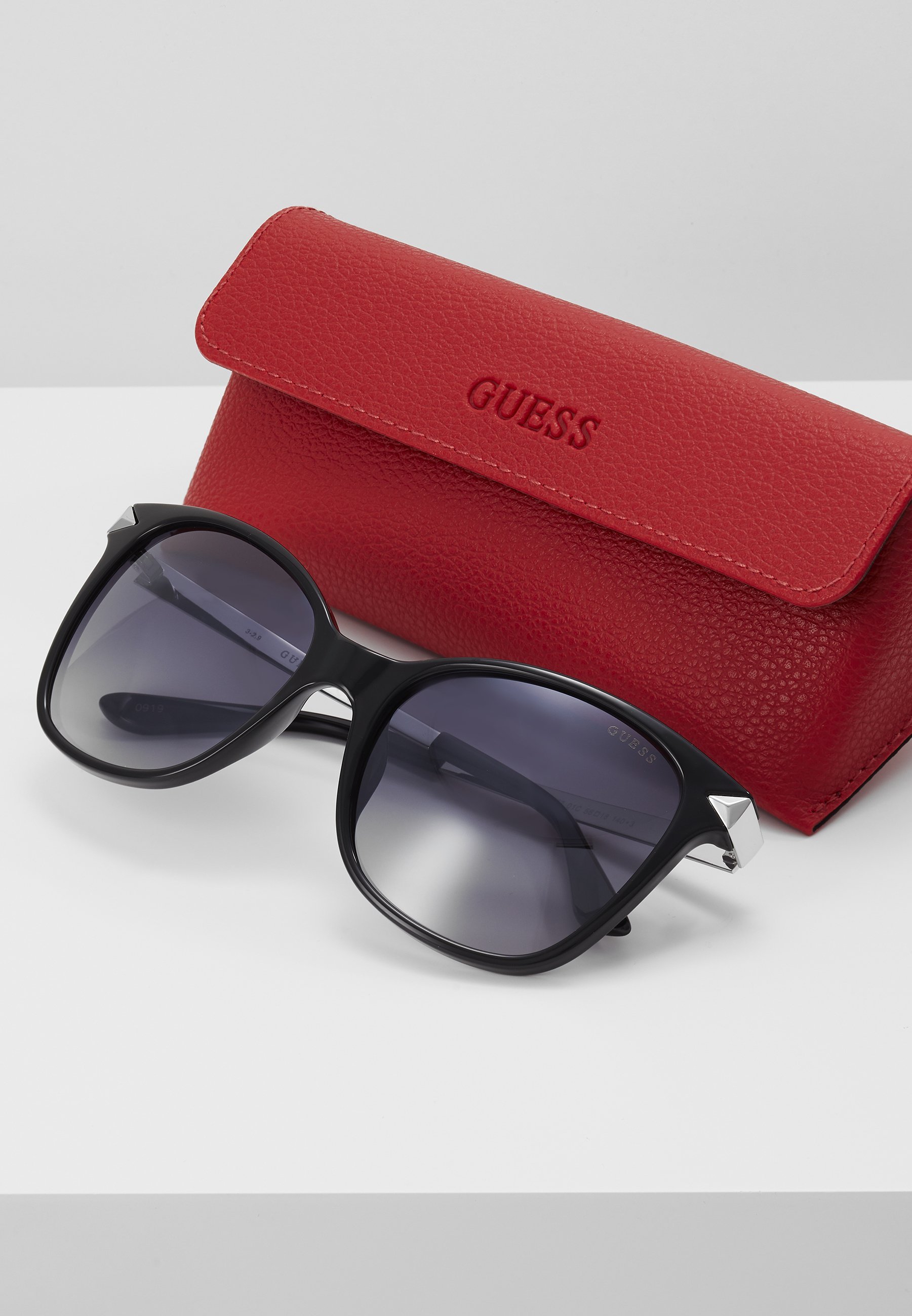 Lunettes de soleil Guess - noires