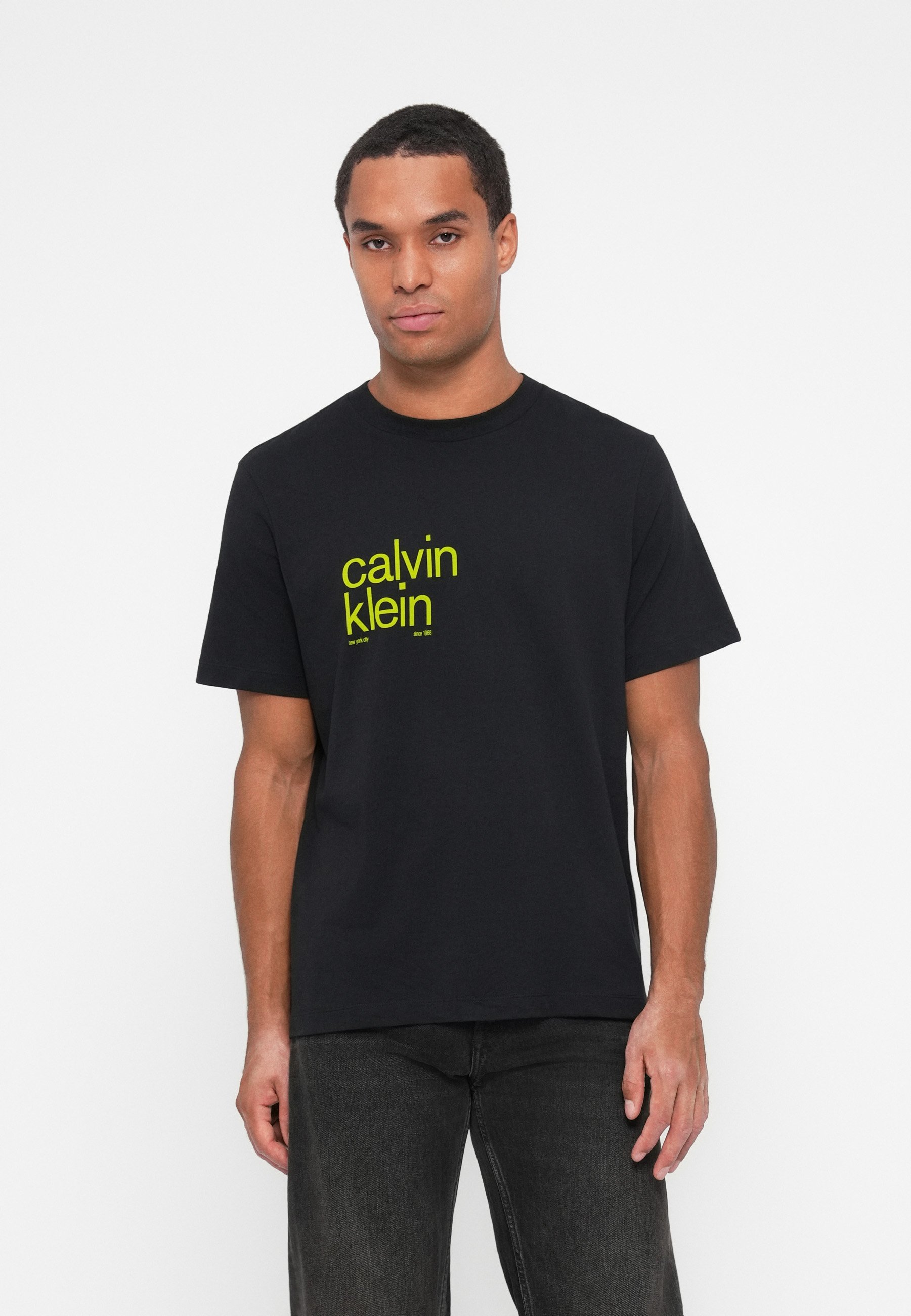 Calvin Klein Jeans marškinėliai su spauda – juodi