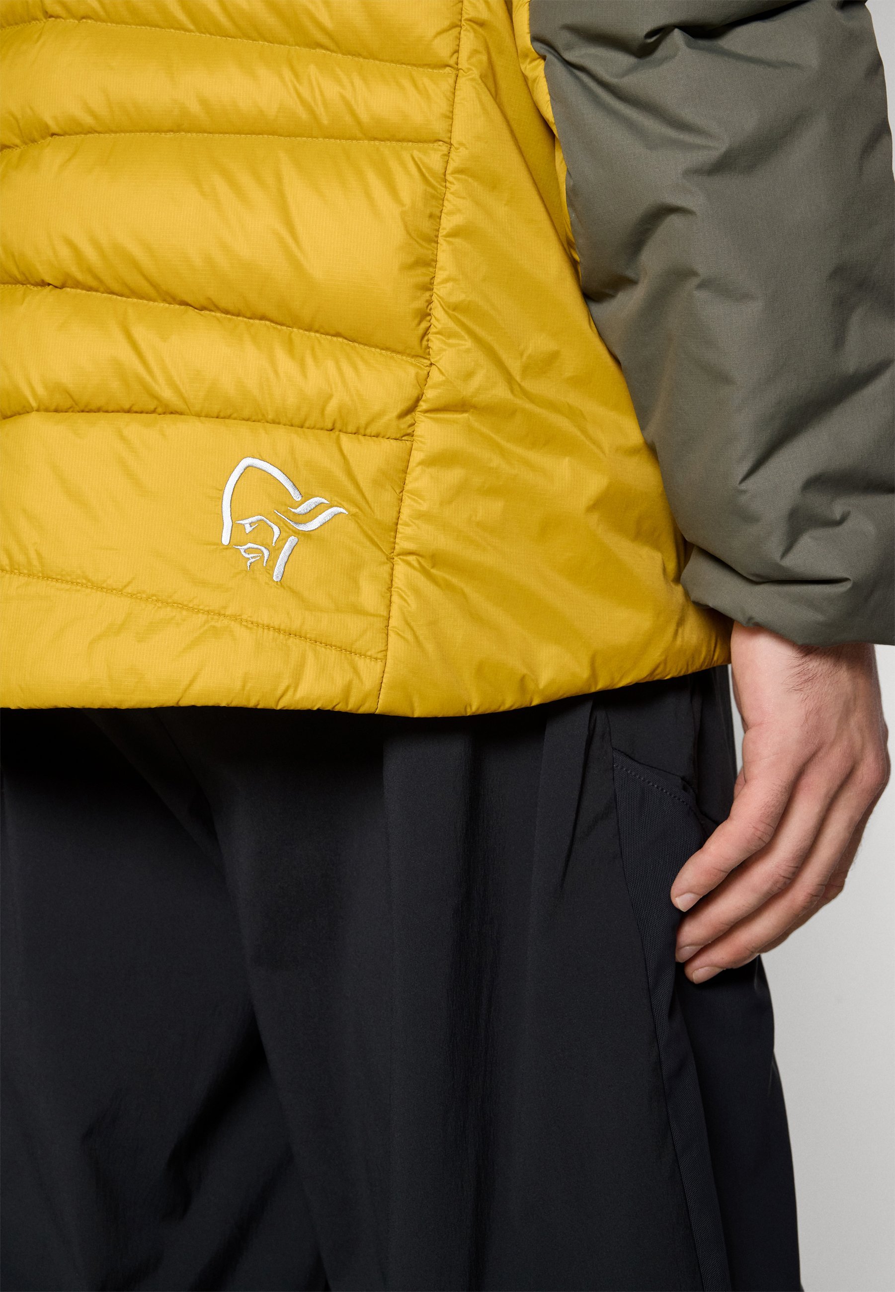 Norrøna FALKETIND HOOD - Piumino - palma dorata