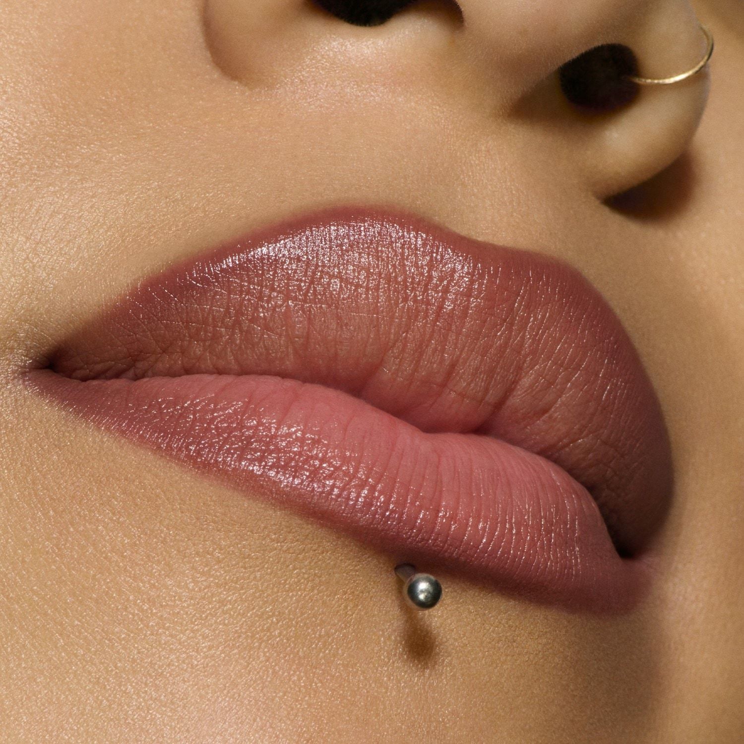 MAC Lipgloss sjajni ajlajner za usne - 0,25 g