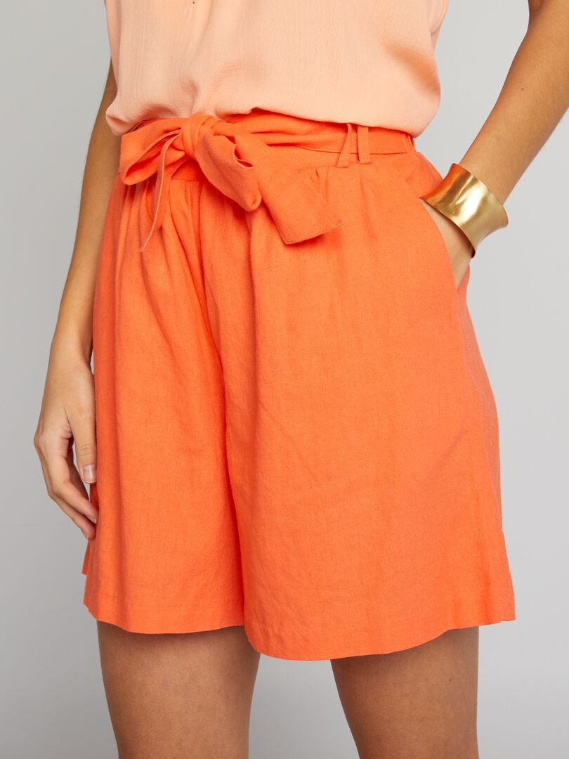 Weiche Shorts mit Gürtel - ORANGE