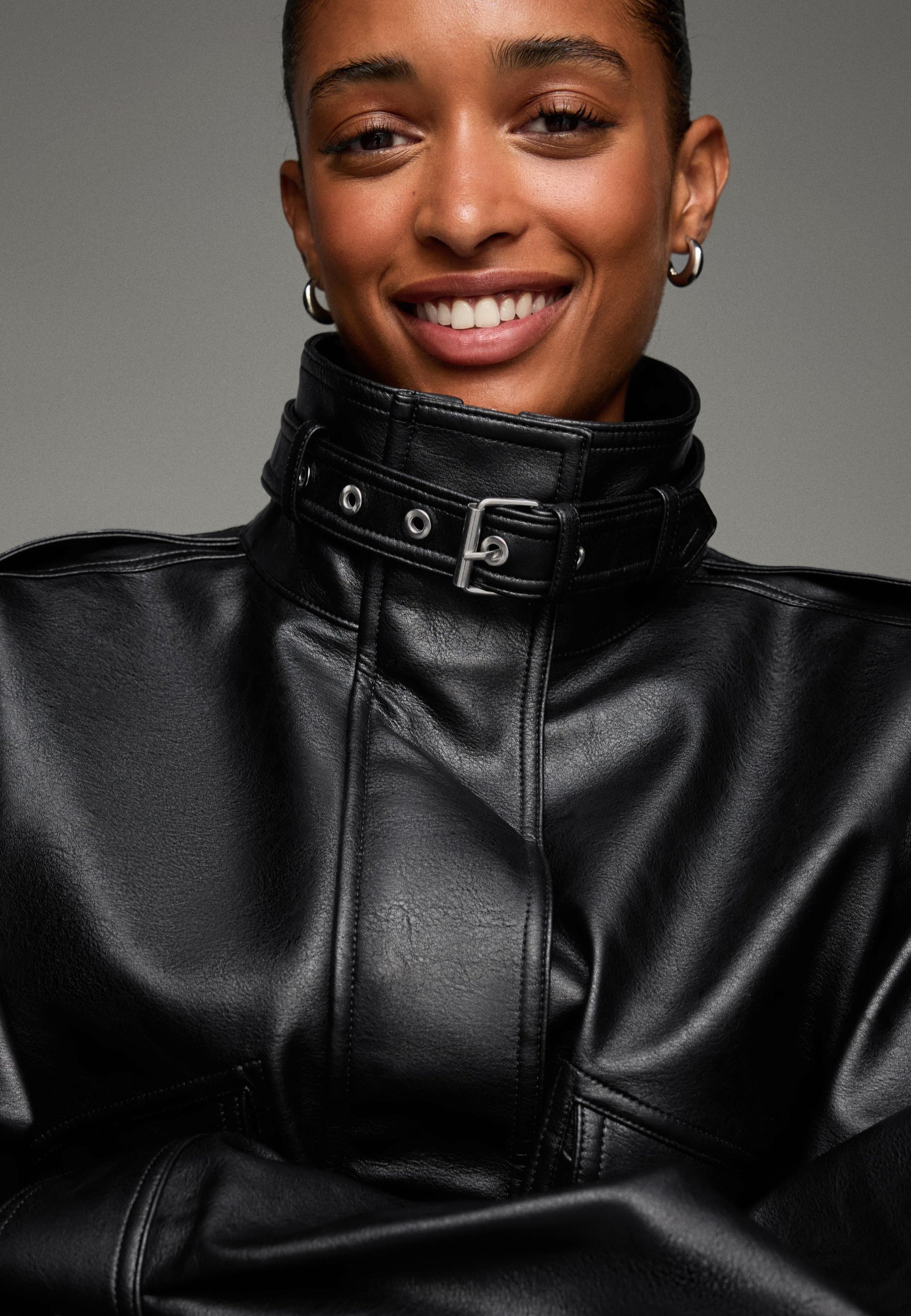 Veste en similicuir Bershka - noire
