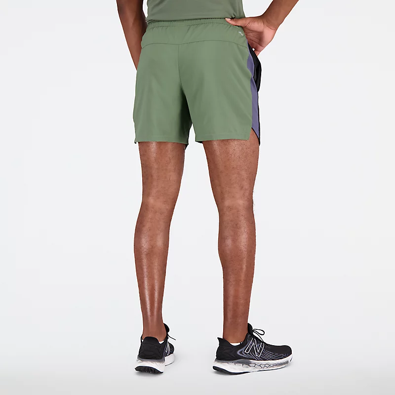 Accelerate Herren-Shorts, 5 Zoll – Tiefes Olivgrün