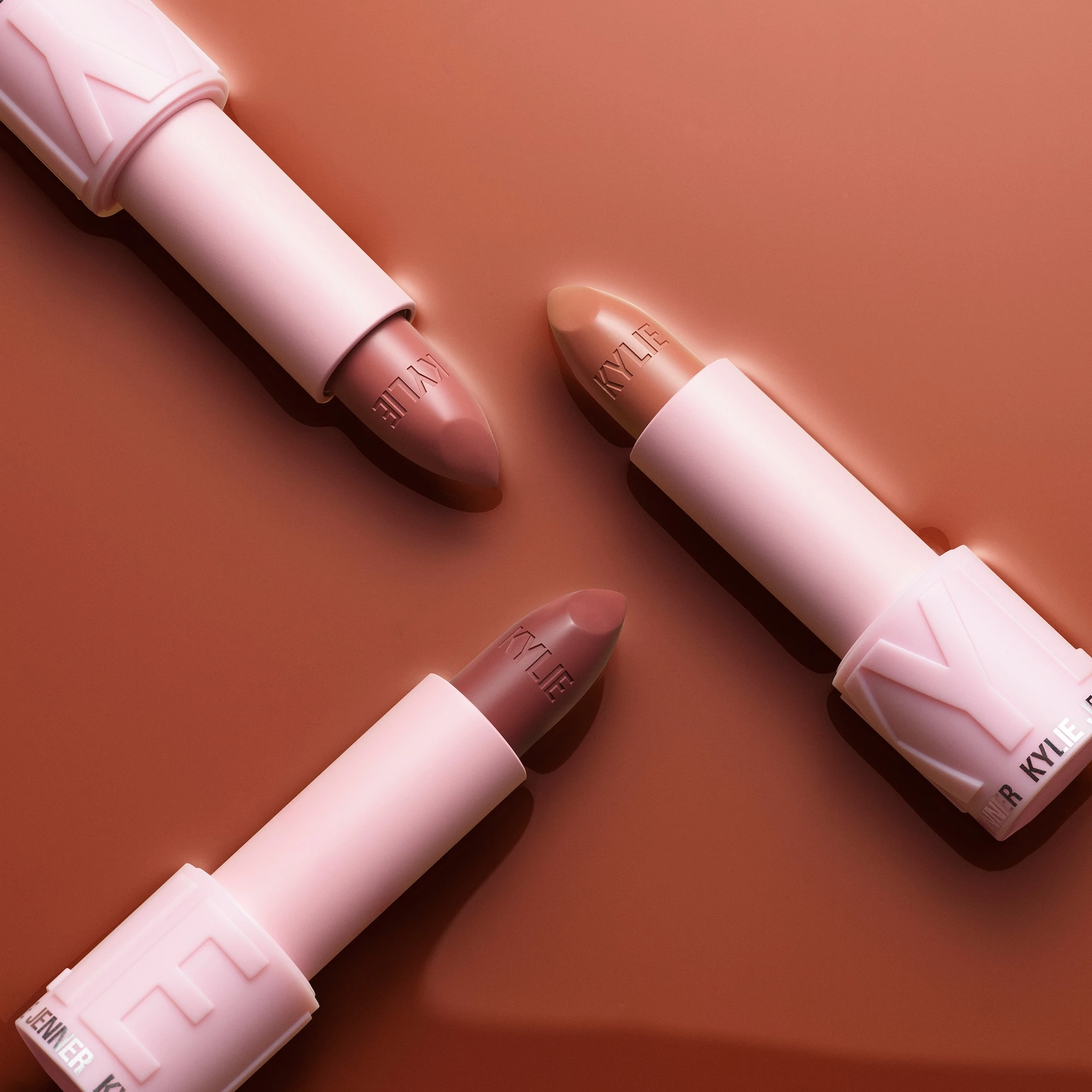 Krémes rúzs 333 Not Sorry - Kylie By Kylie Jenner