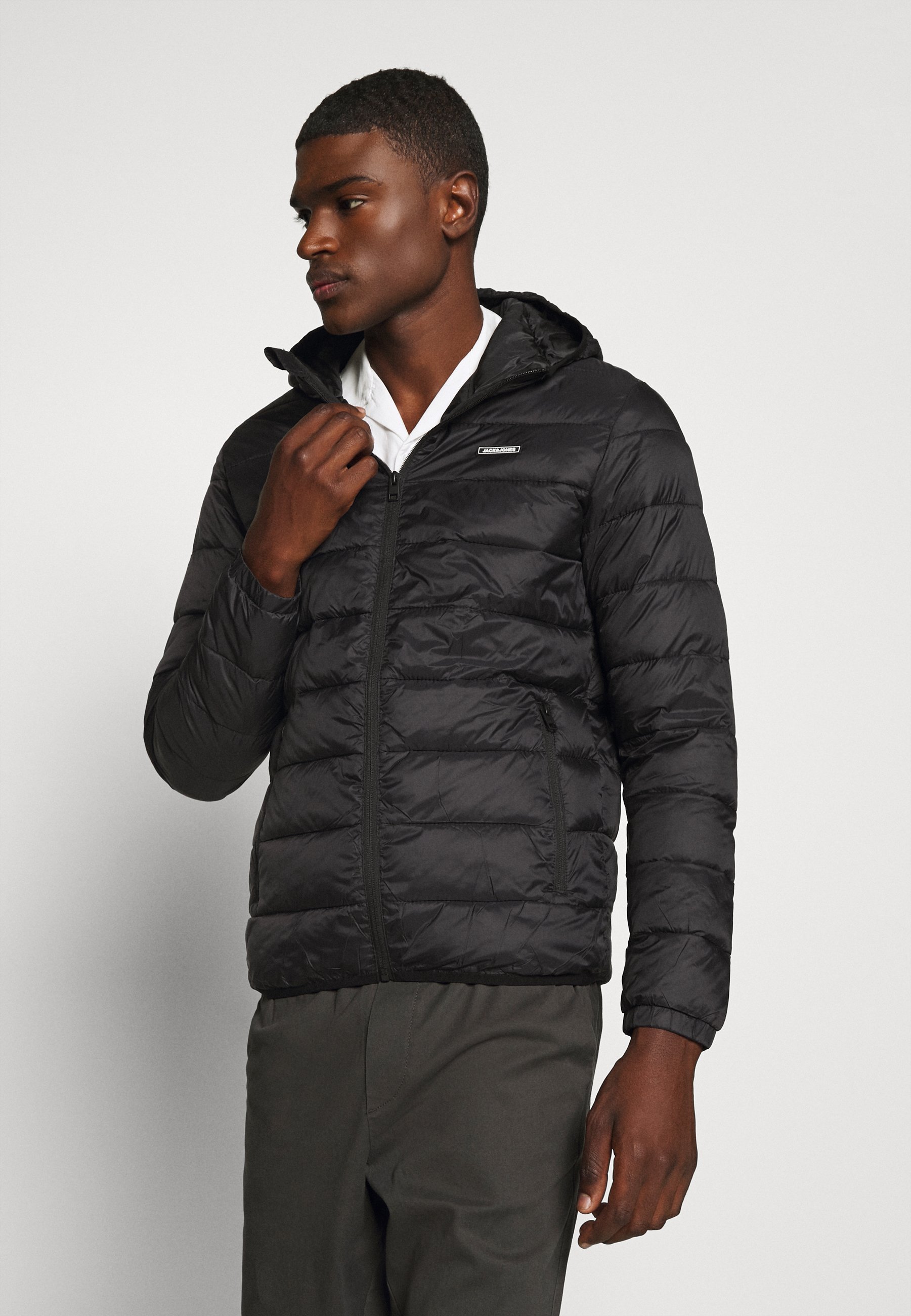 Jack & Jones JJVINCENT PUFFER HOOD - Lichtgewicht jas - zwart