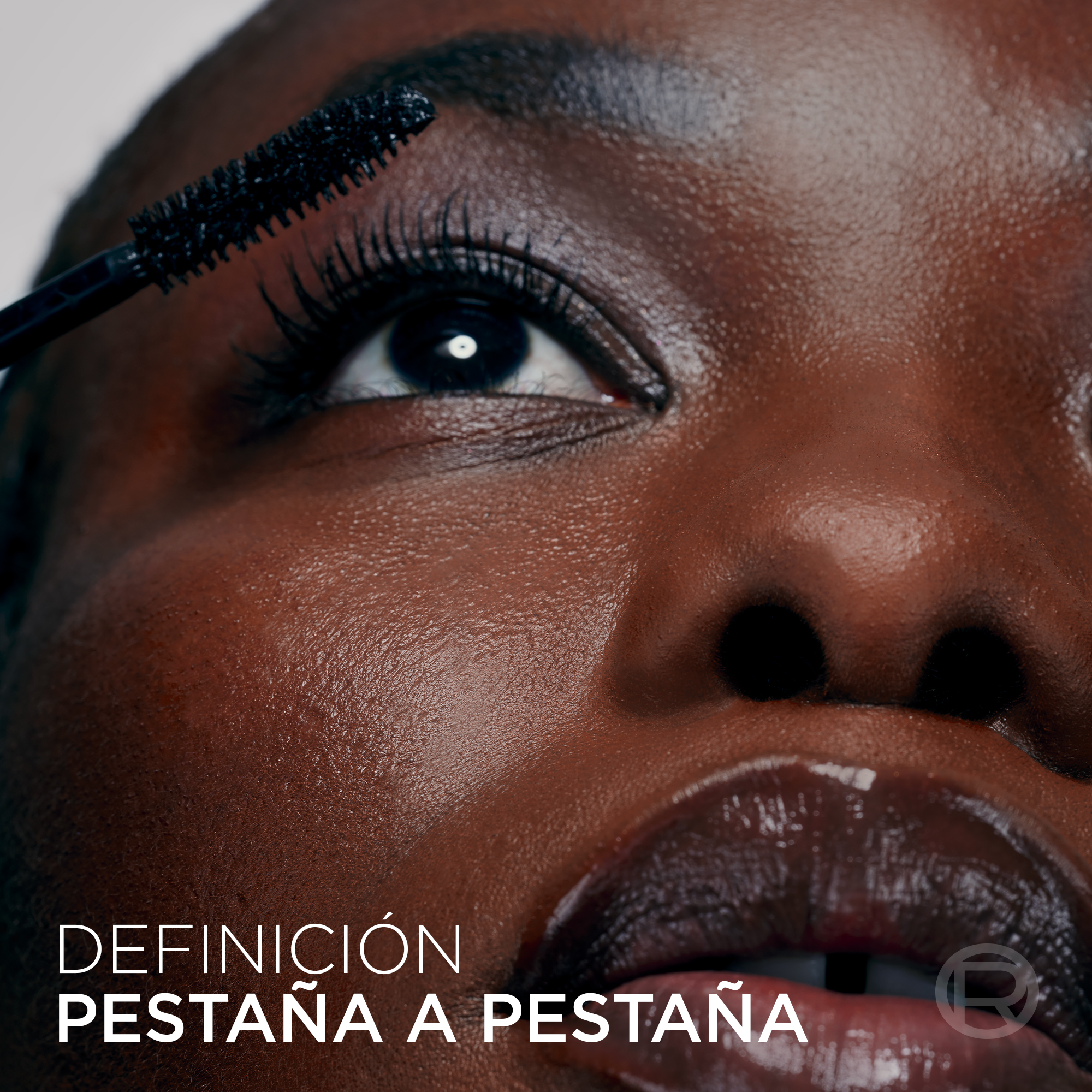 „L'Oreal Paris x Mugler“ blakstienų tušas „Augmented Volume“