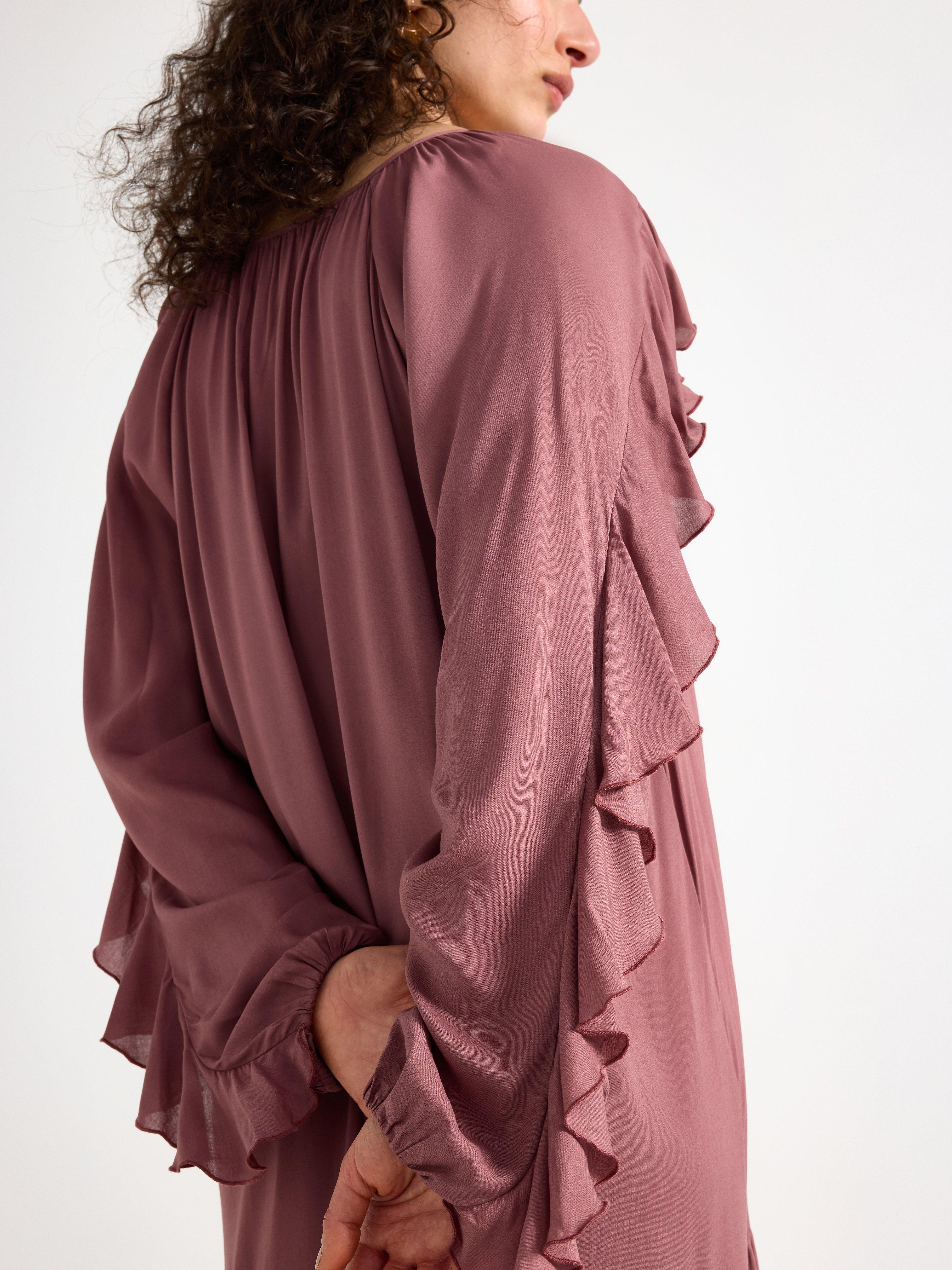 Mini vestido com babados rosa escuro acinzentado