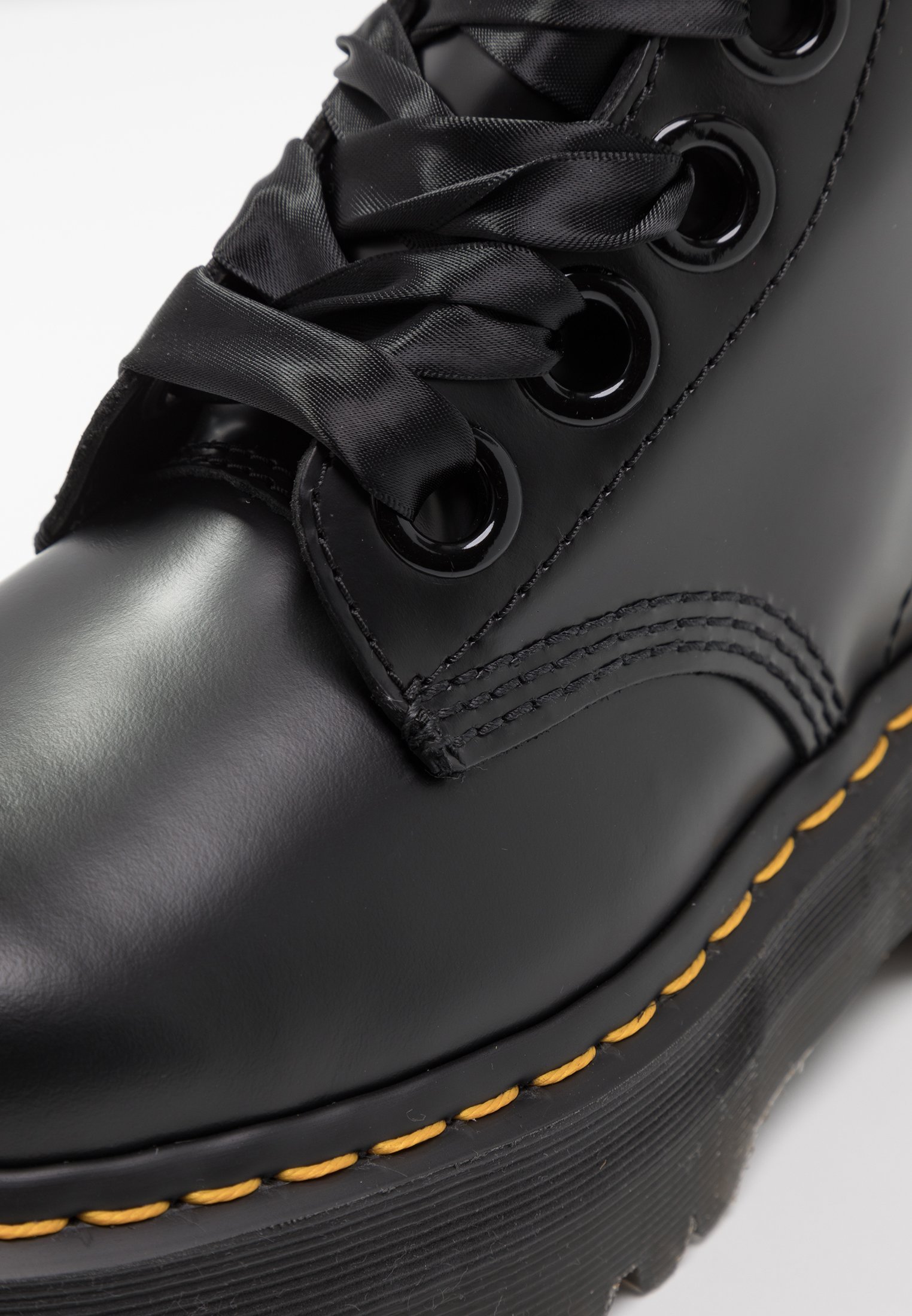 Dr. Martens platformlaars - platform enkellaarsjes - zwart