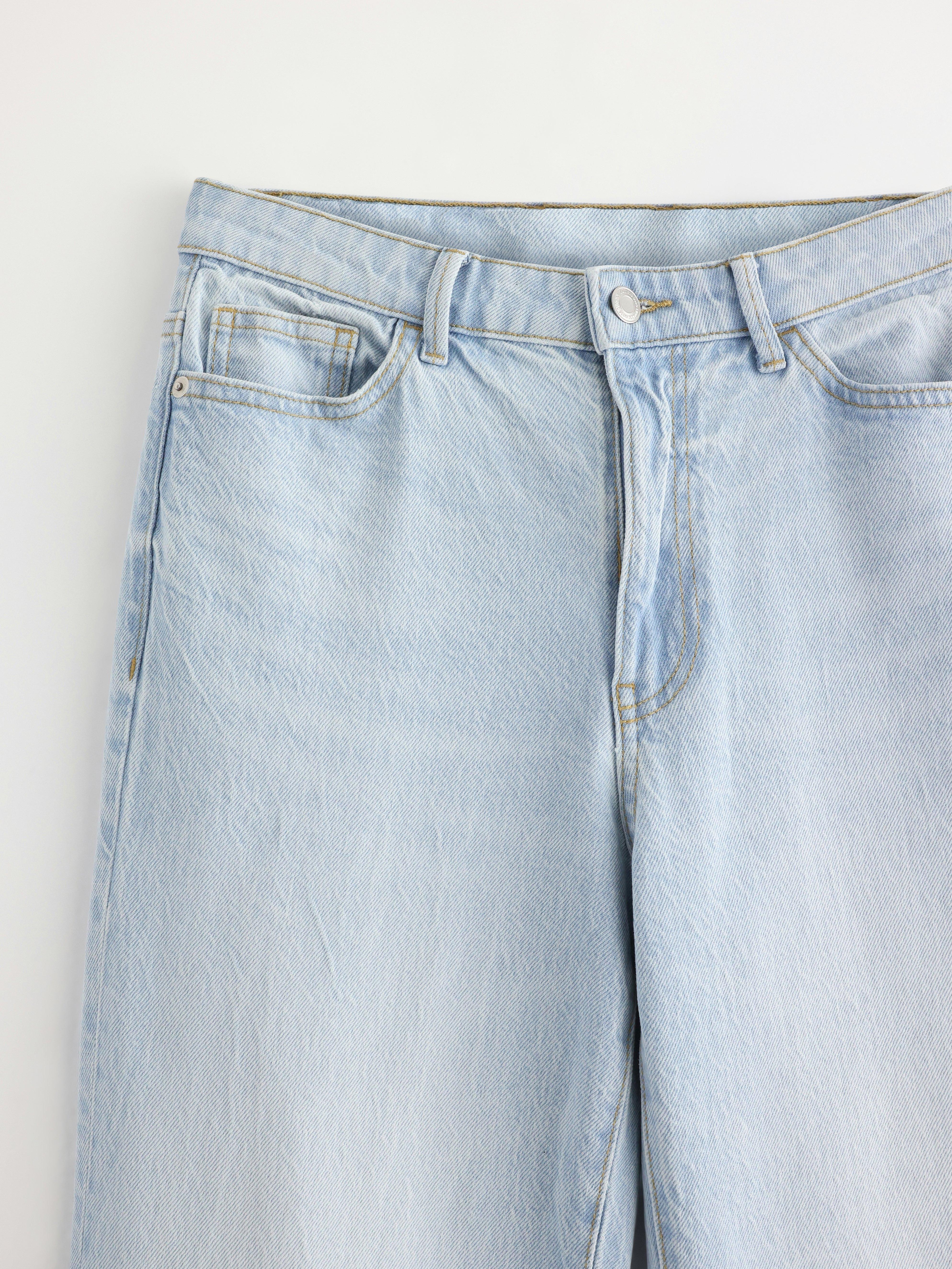 Calça jeans WIDE Hanna com leve elastano. Denim lavado.