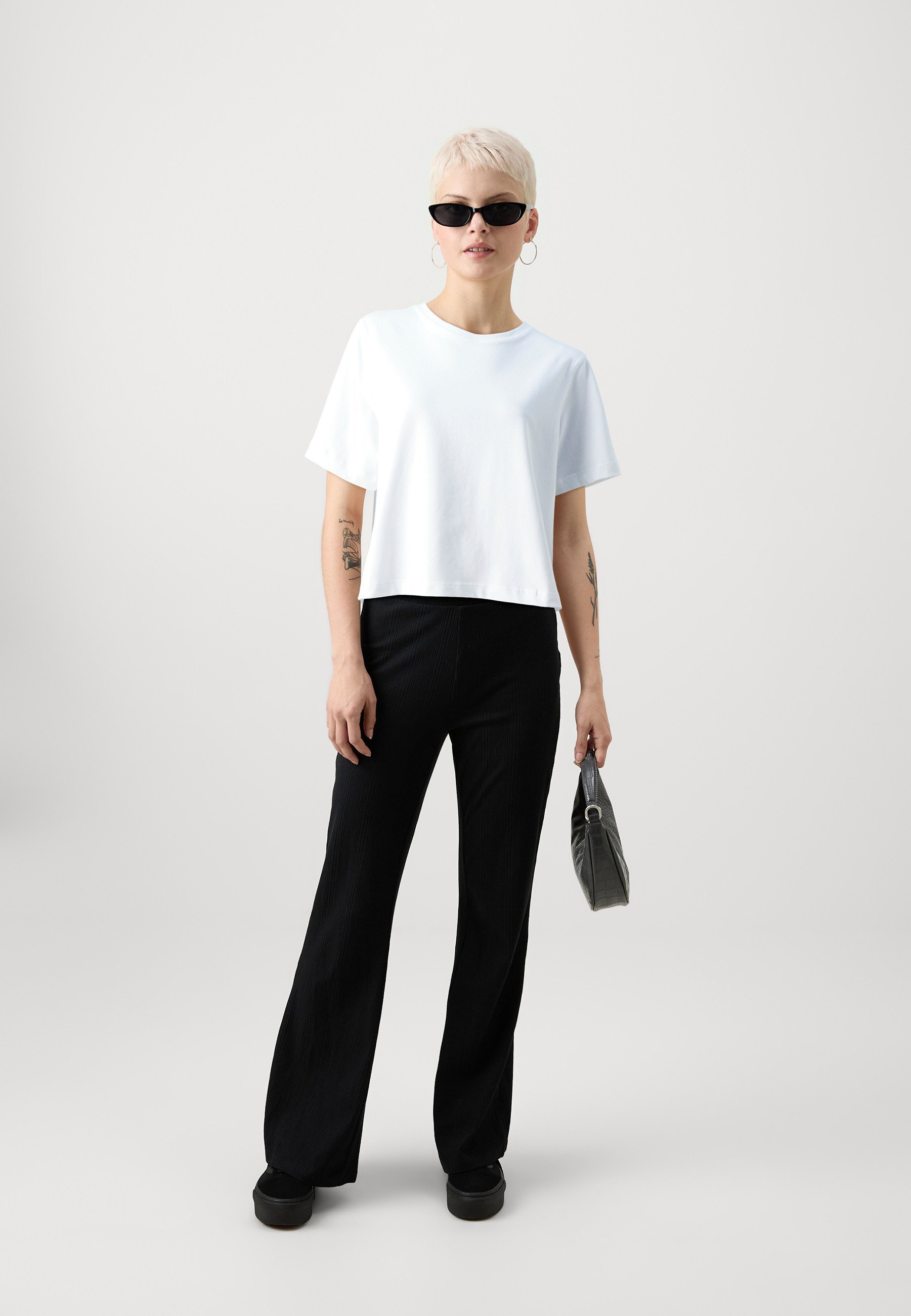 ONLY Petite ONLLINA BOXY TEE - Basic T-shirt - wit