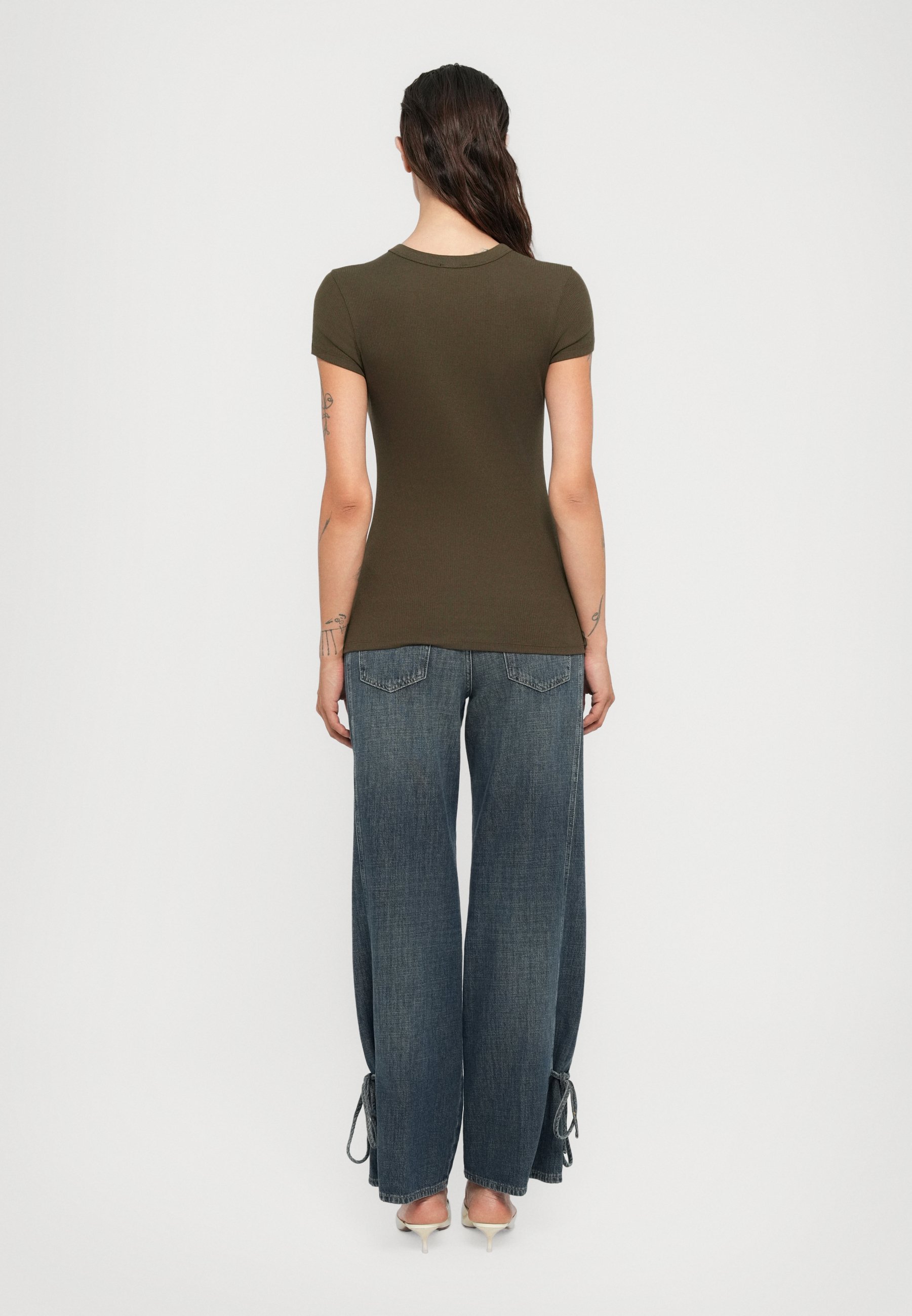 Filippa K FINE TEE - Basic T-shirt - donker kaki