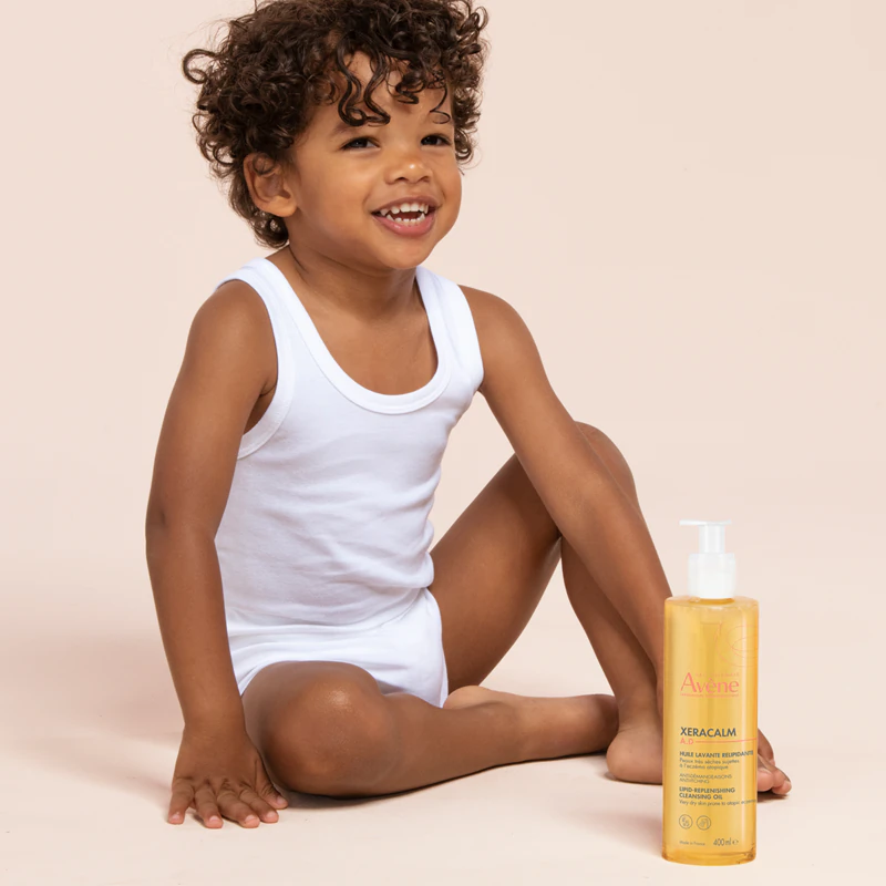 Avène XeraCalm AD Lipid-Replenishing Cleansing Oil je čistiaci olej na doplnenie lipidov pre suchú a atopickú pleť.