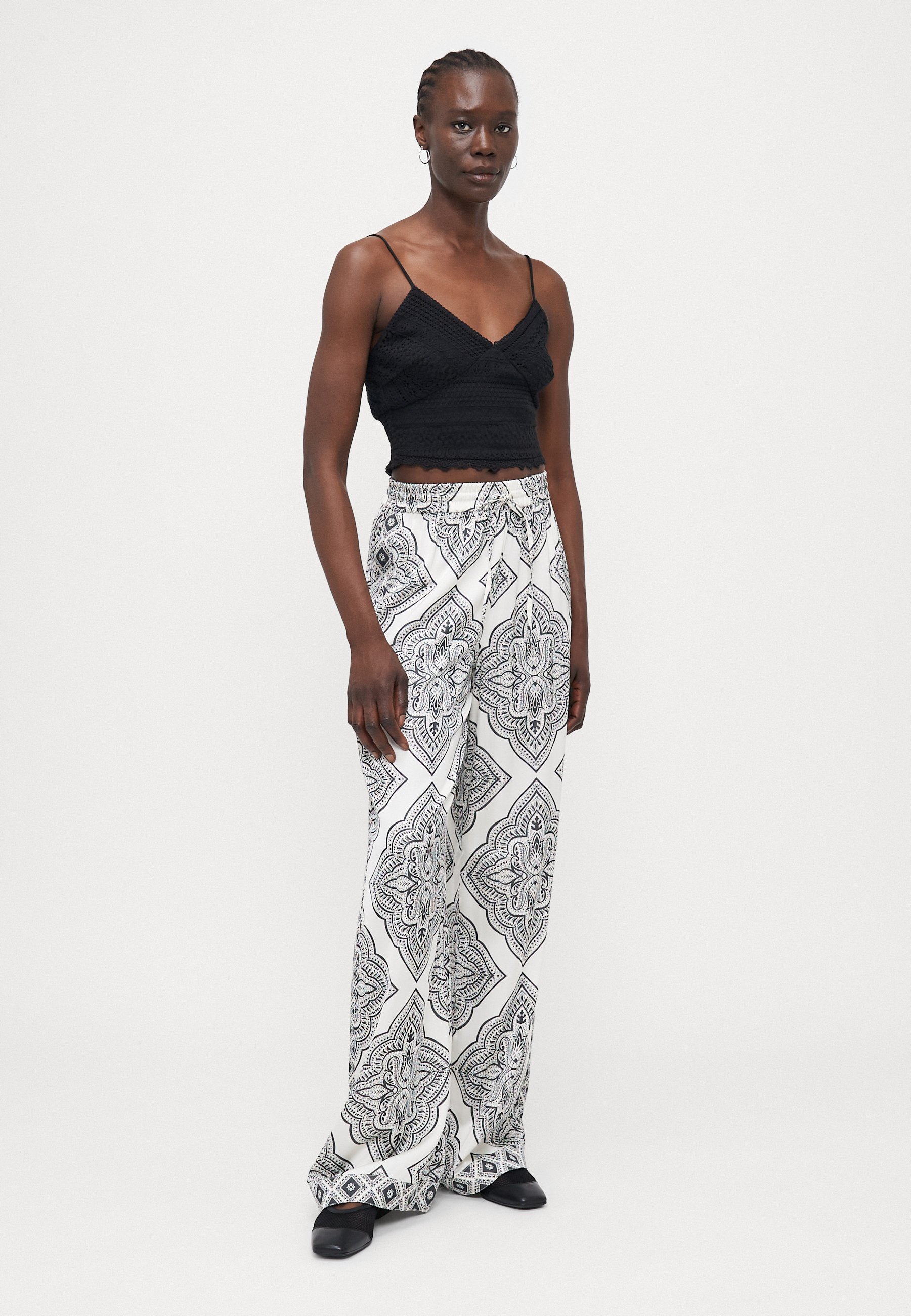 ONLY Tall ONLHAIRON PULL UP - Pantaloni - cloud dancer/nero