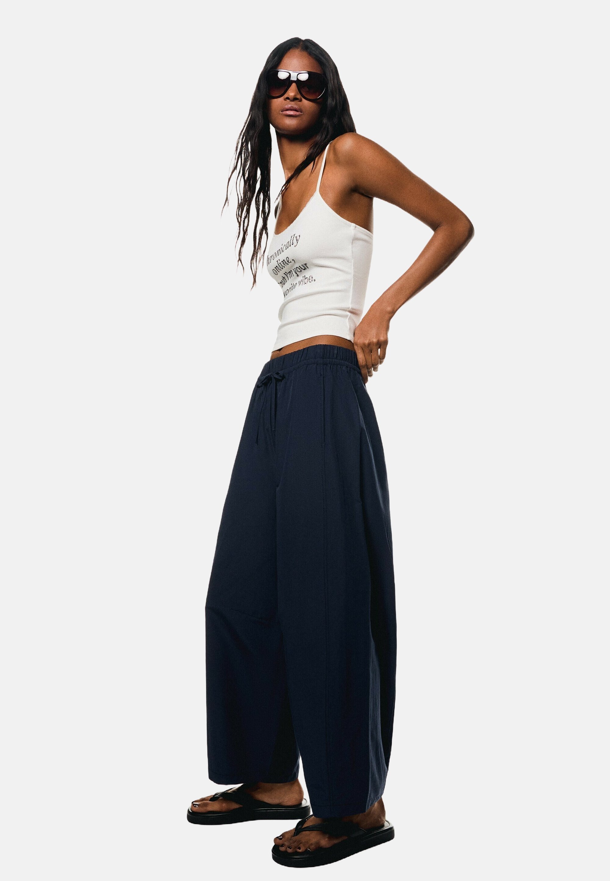 Bershka CROPPED - Pantalon - bleu foncé