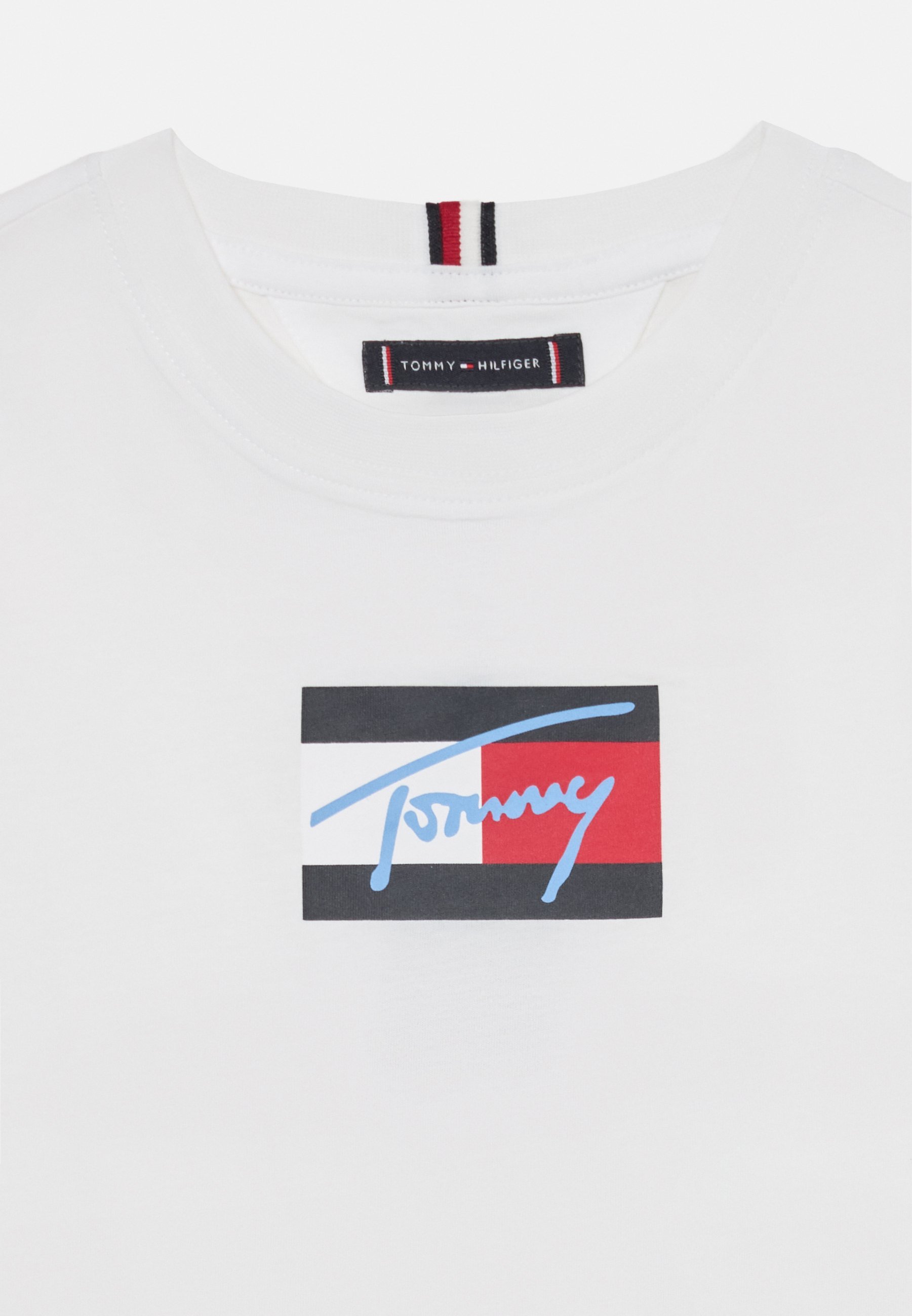 Tommy Hilfiger SCRIPT FLAG UNISEX - Bedrucktes T-Shirt - weiß