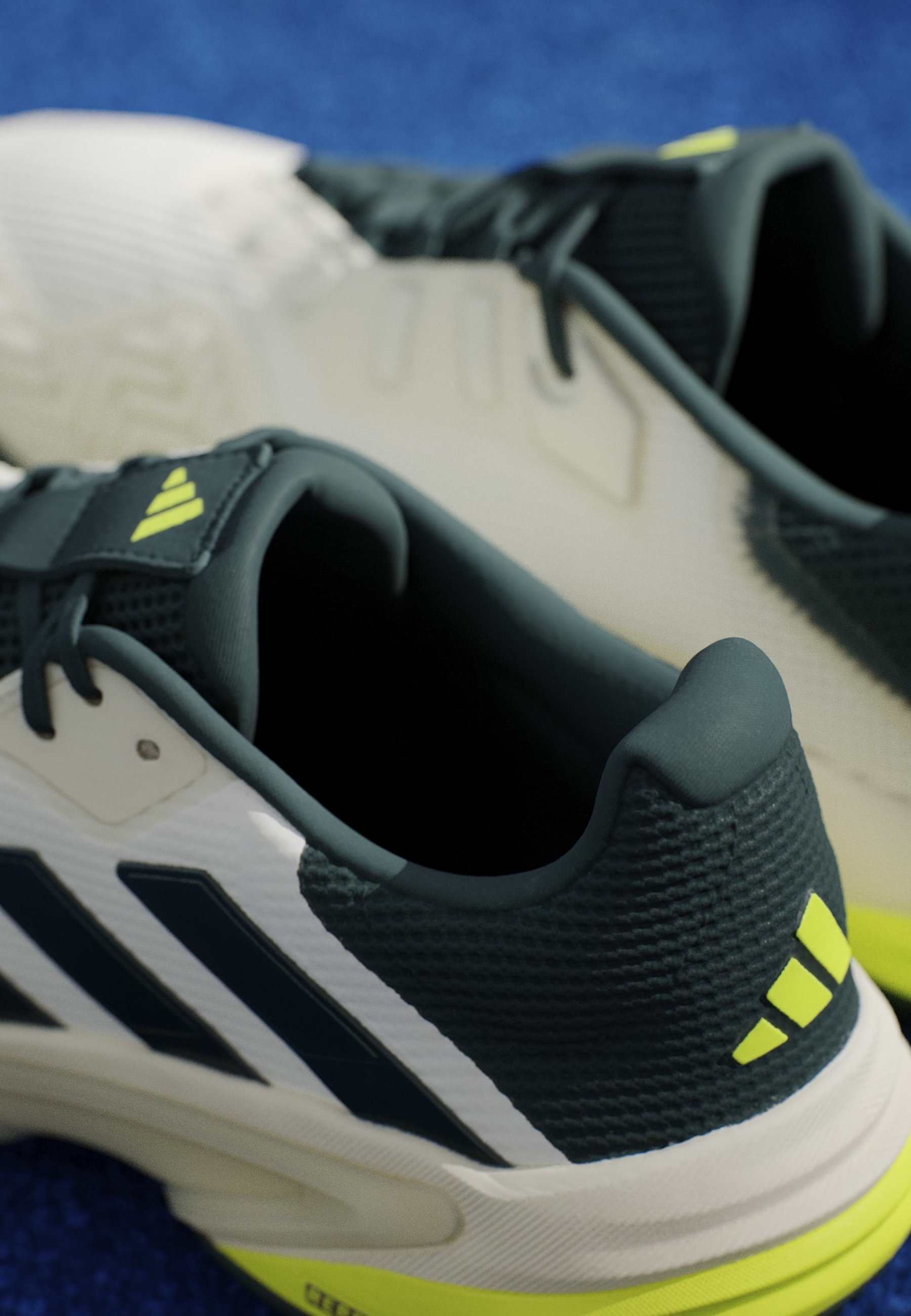 adidas Performance BARRICADE 13 - Multicourt tennisschoenen - off white core black powder teal