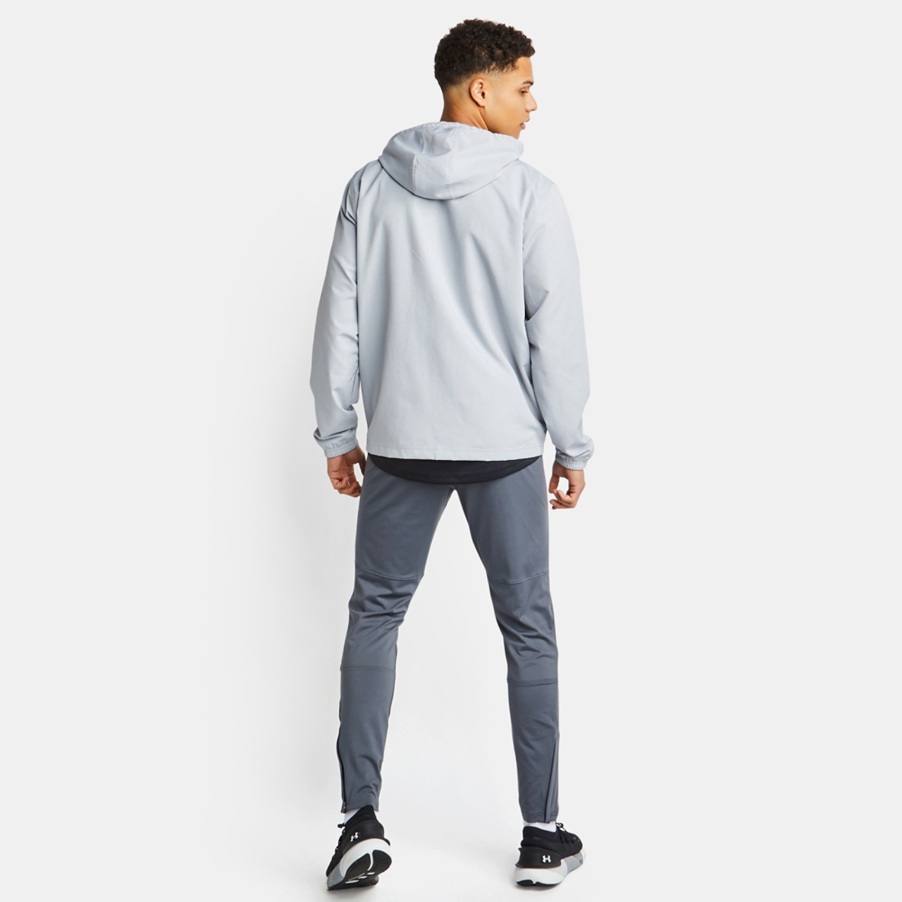 „Under Armor“ sportinis stilius