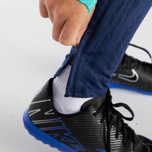  Nike Strike