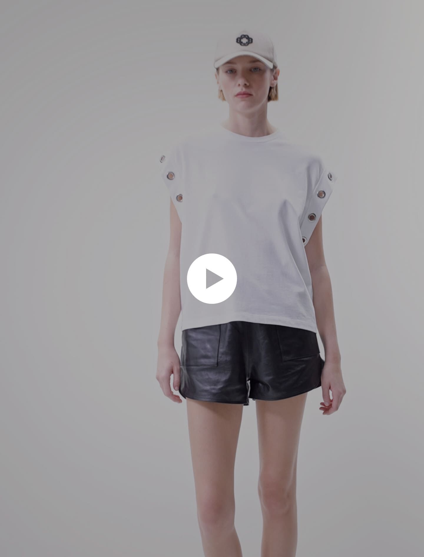 Tricou cu detaliu de ochiuri - Alb