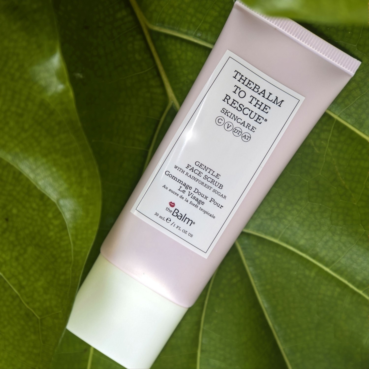 theBalm sejas skrubis -