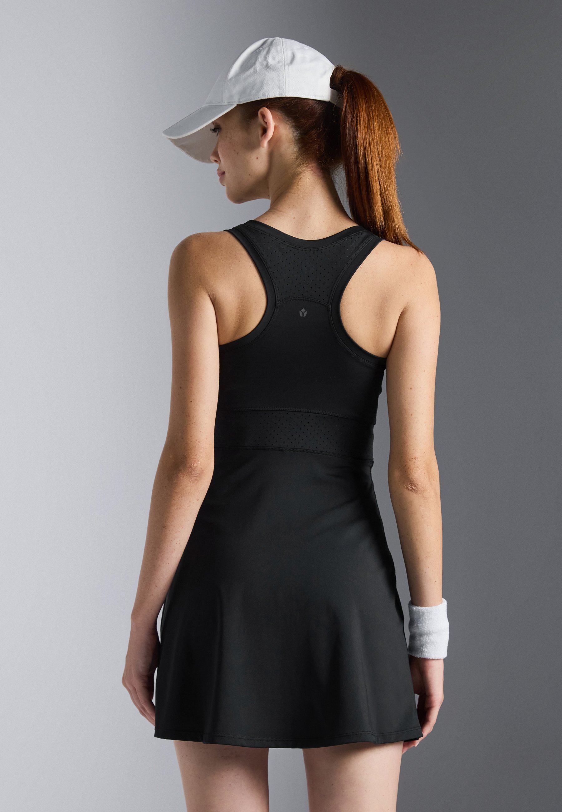 Sportovní šaty Even&Odd active - černé