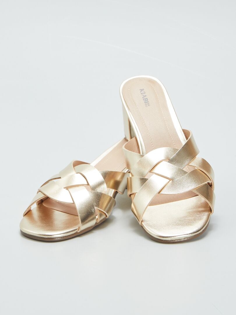 Mules douradas com salto - AMARELO