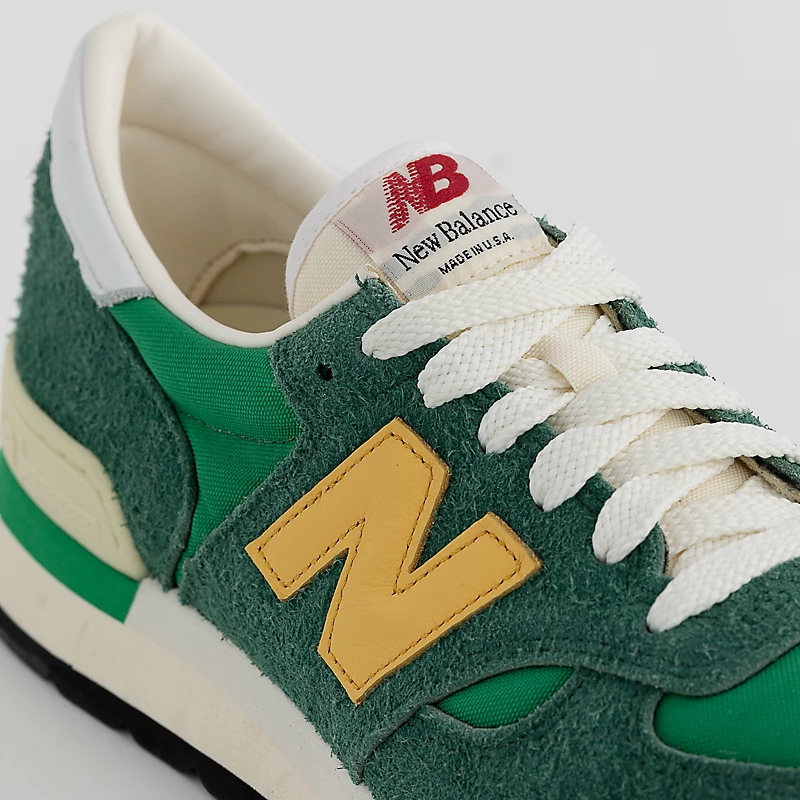 Herrenschuh, hergestellt in den USA, Modell 990 – Grün mit Gold