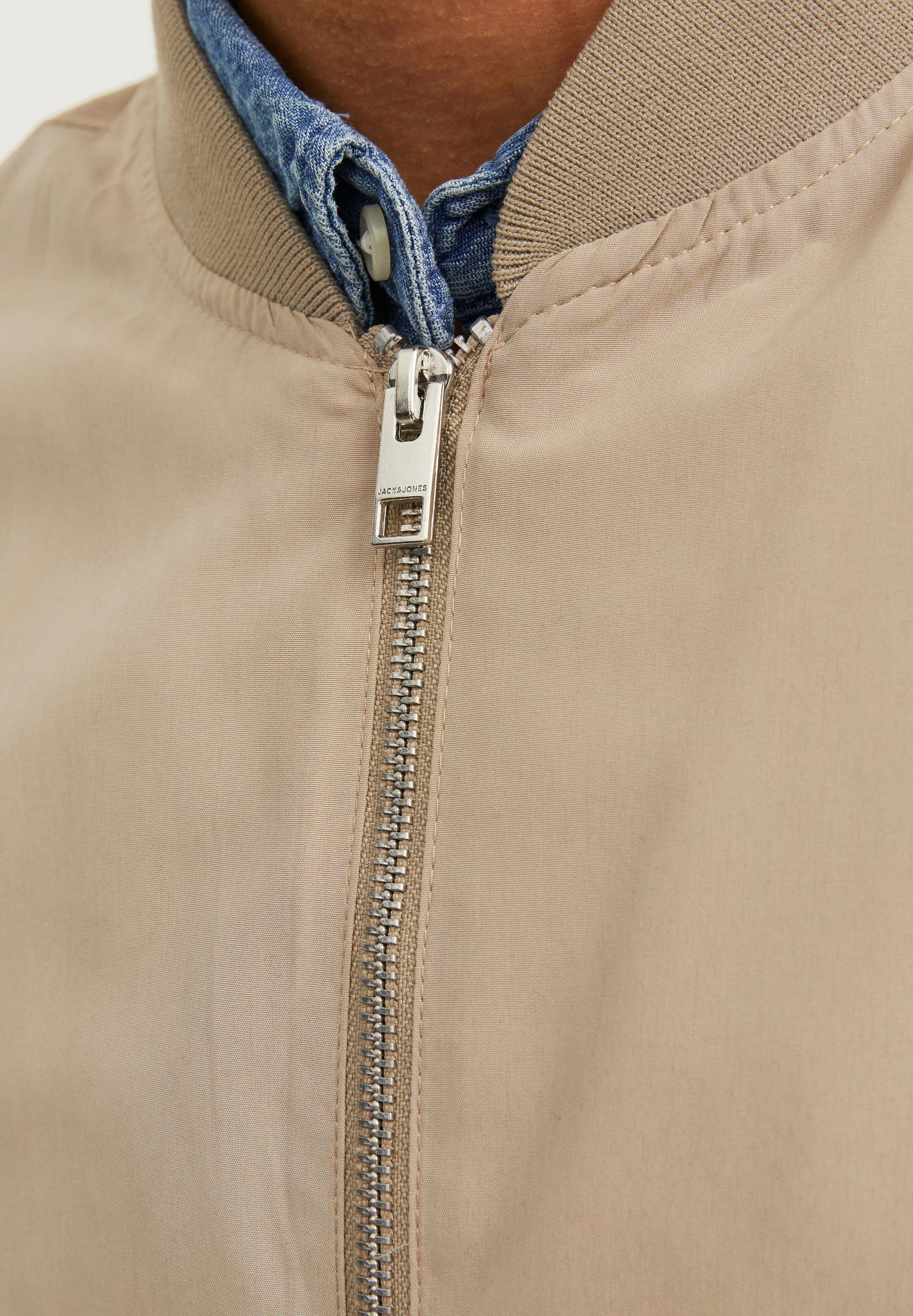 Jack & Jones JJERUSH - Bomberjack - safari