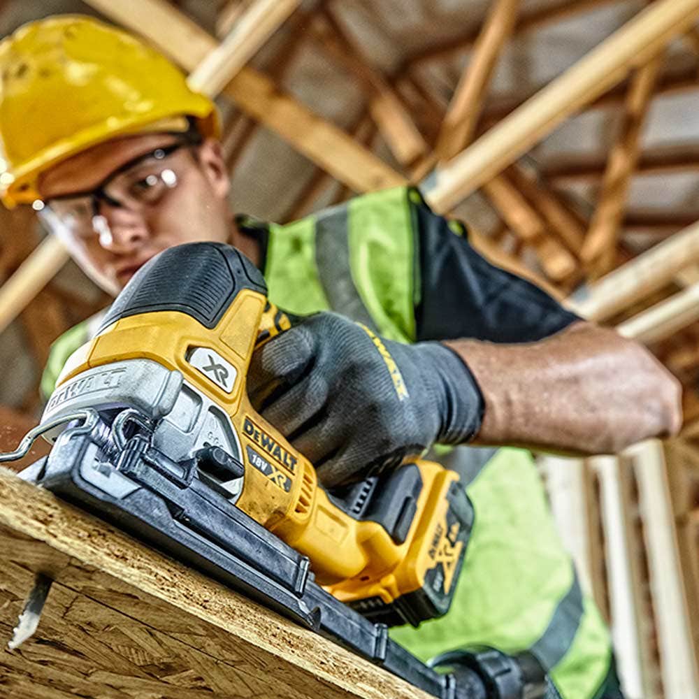 DEWALT 18V borstelloze decoupeerzaag met bovenhandgreep DCS334N-XJ