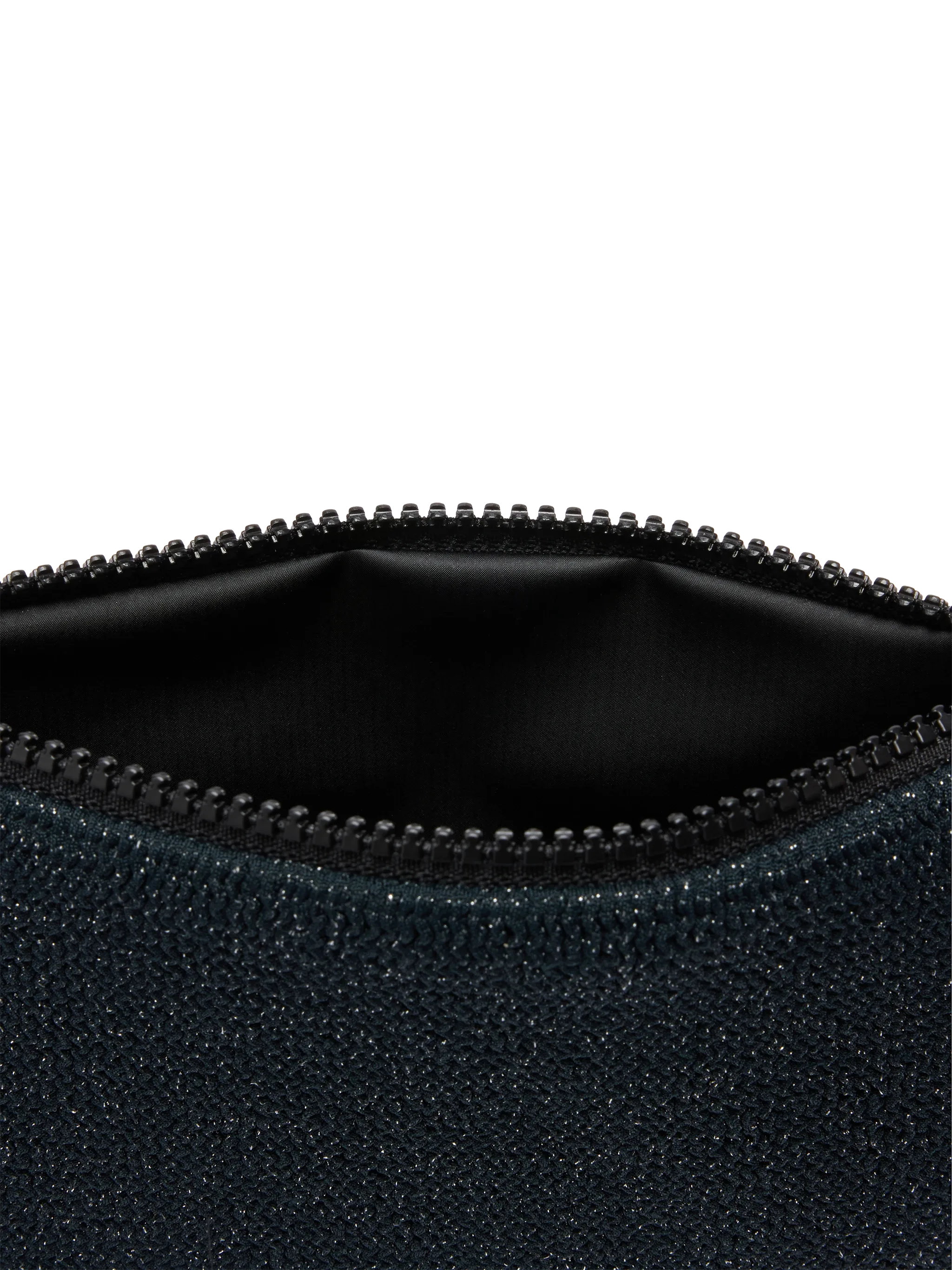 Bolso de mano Pareasy negro en lúrex arrugado.