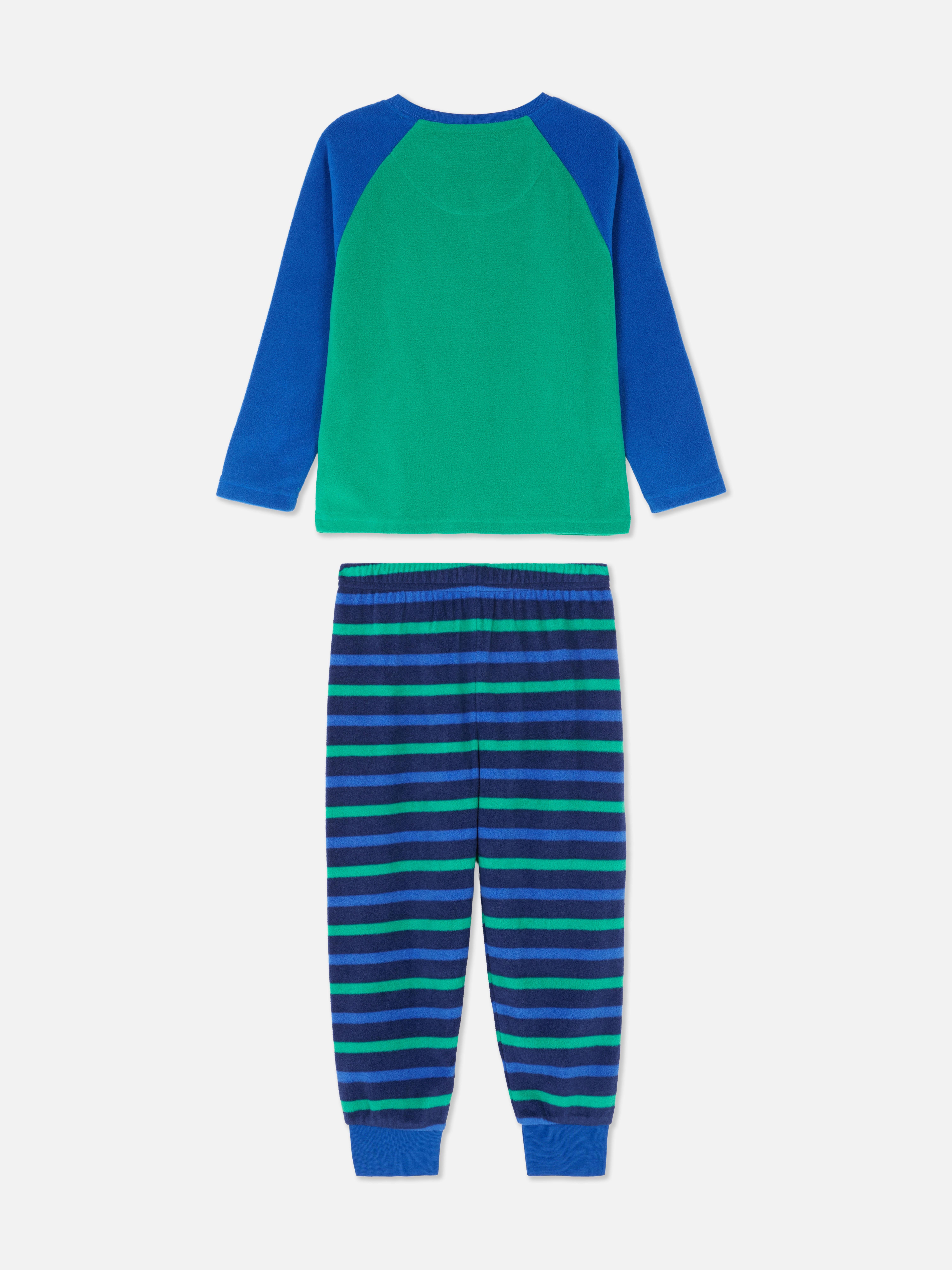 Fleece-Pyjama mit Dinosaurier-Print. Dieser Pyjama besteht aus einem langärmeligen Oberteil und einer Hose mit einem lustigen Dinosaurier-Motiv.