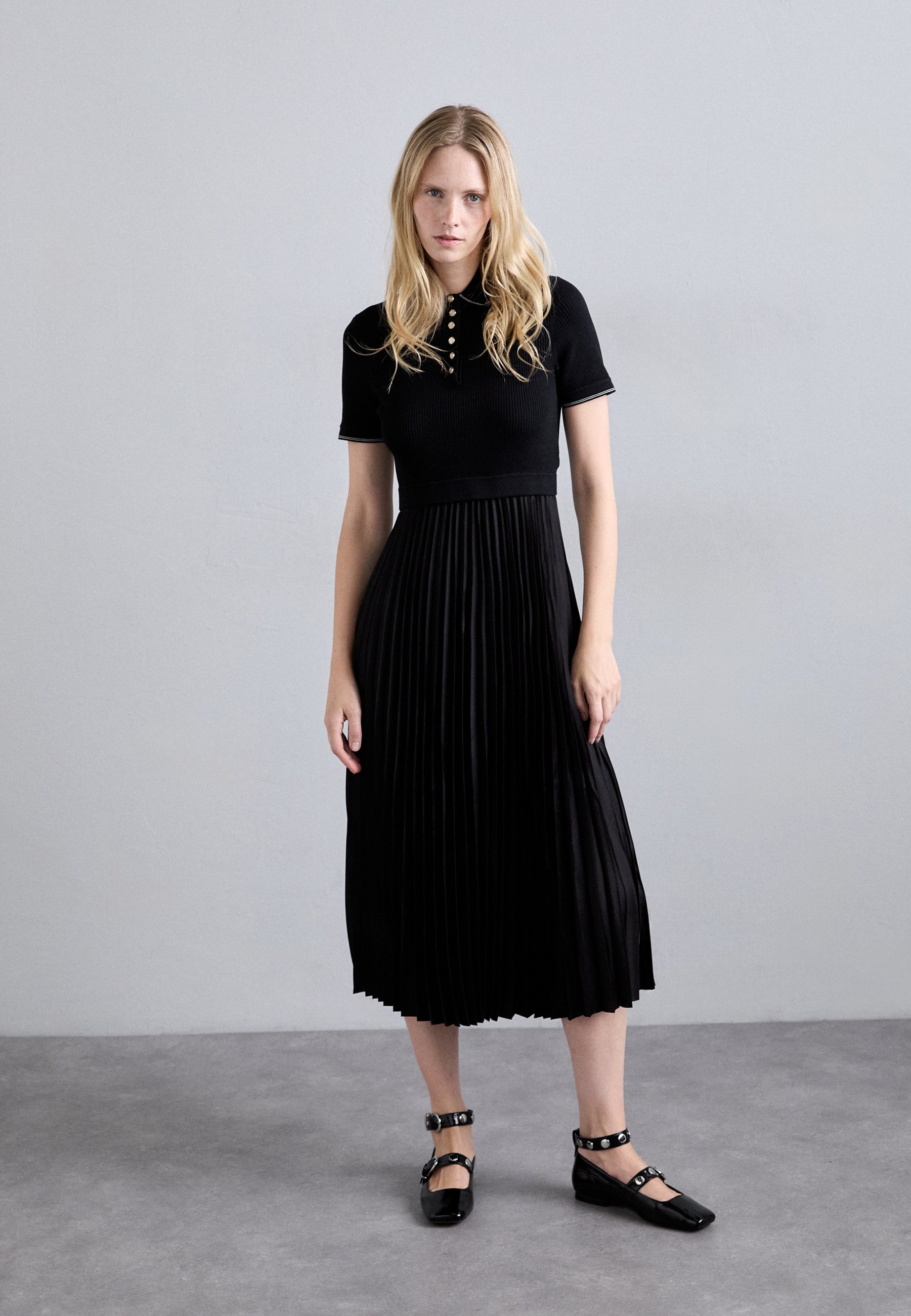 Maje REPLEATED - Robe-chemise - Noir