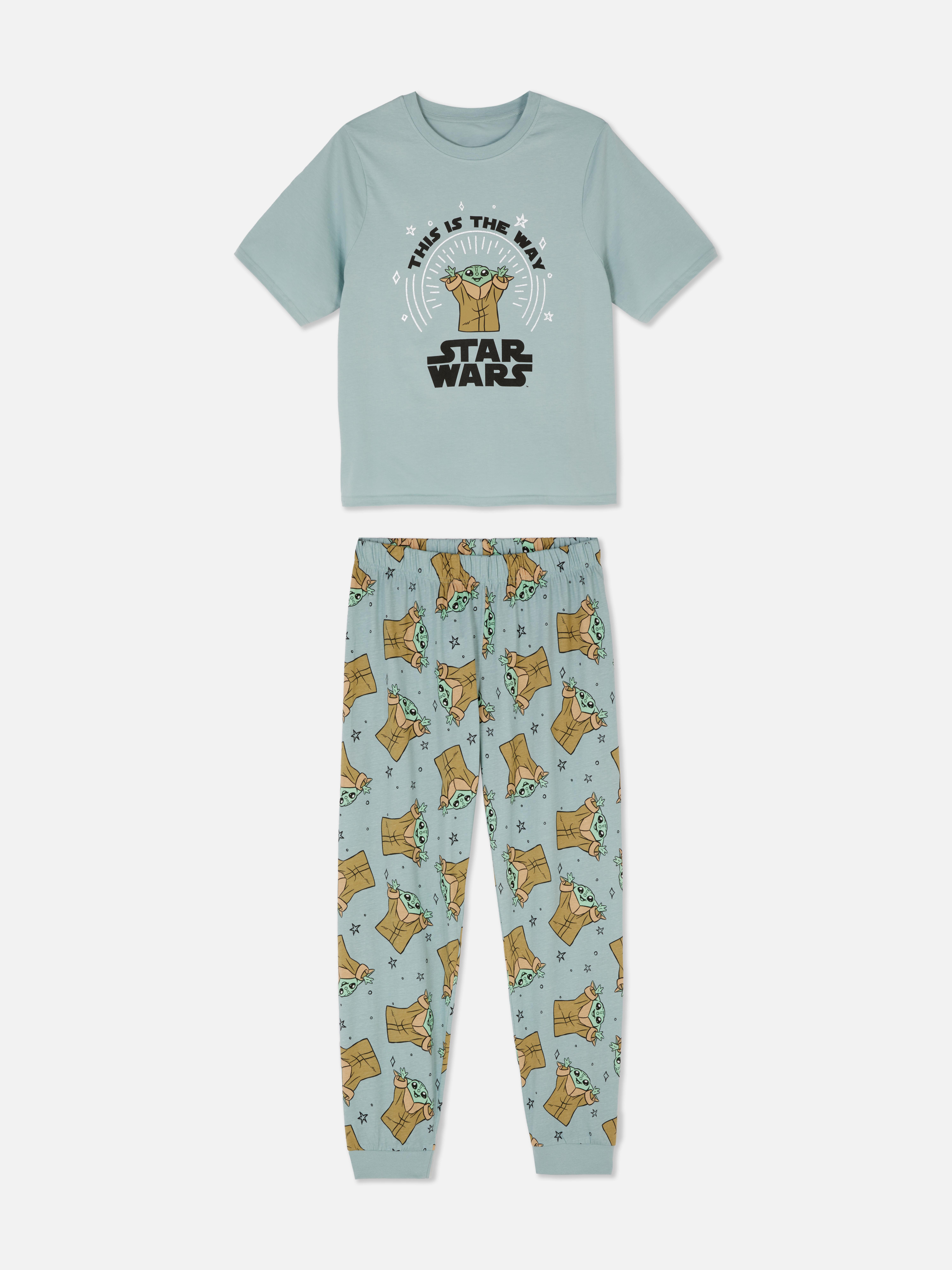 Σετ πιτζάμας Star Wars Baby Yoda. Μια πιτζάμα Star Wars με κοντομάνικο μπλουζάκι και φόρμα.