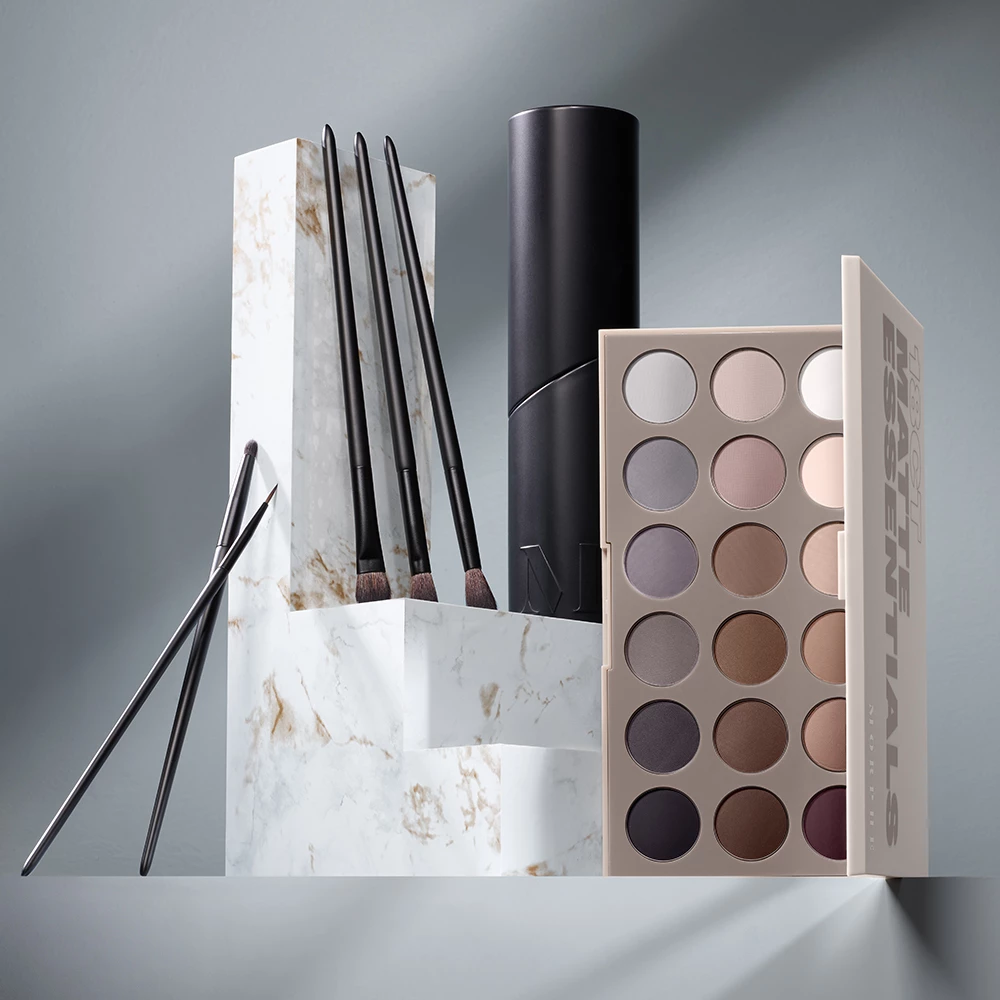 Paletă Artistry Matte Essentials cu 18 farduri - Morphe