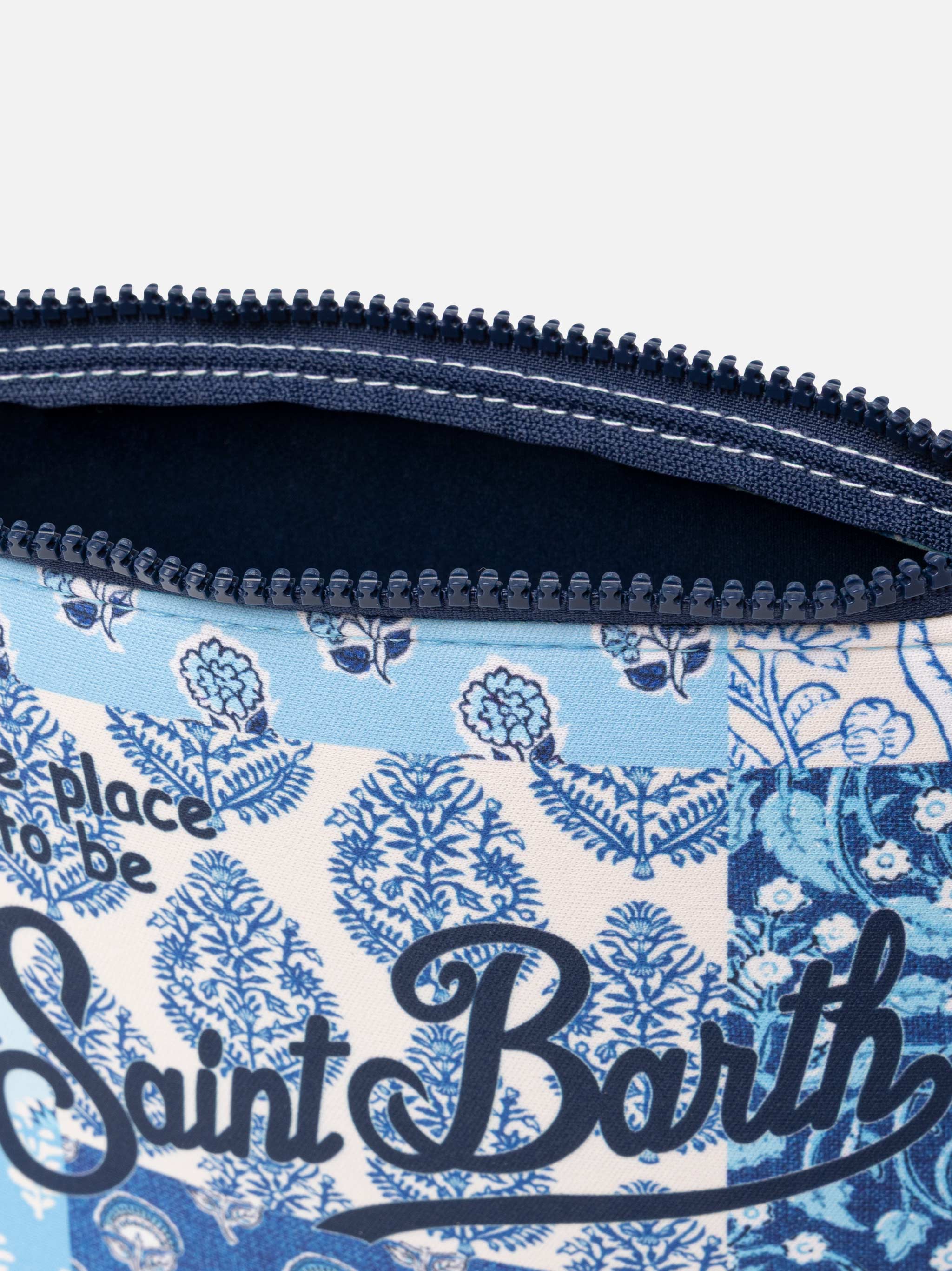 Aline scuba clutch met bloemenprint.