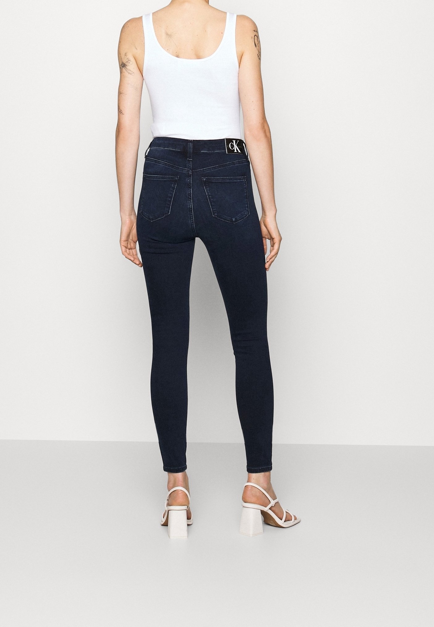 Jeans Calvin Klein Skinny Fit - denim blu scuro