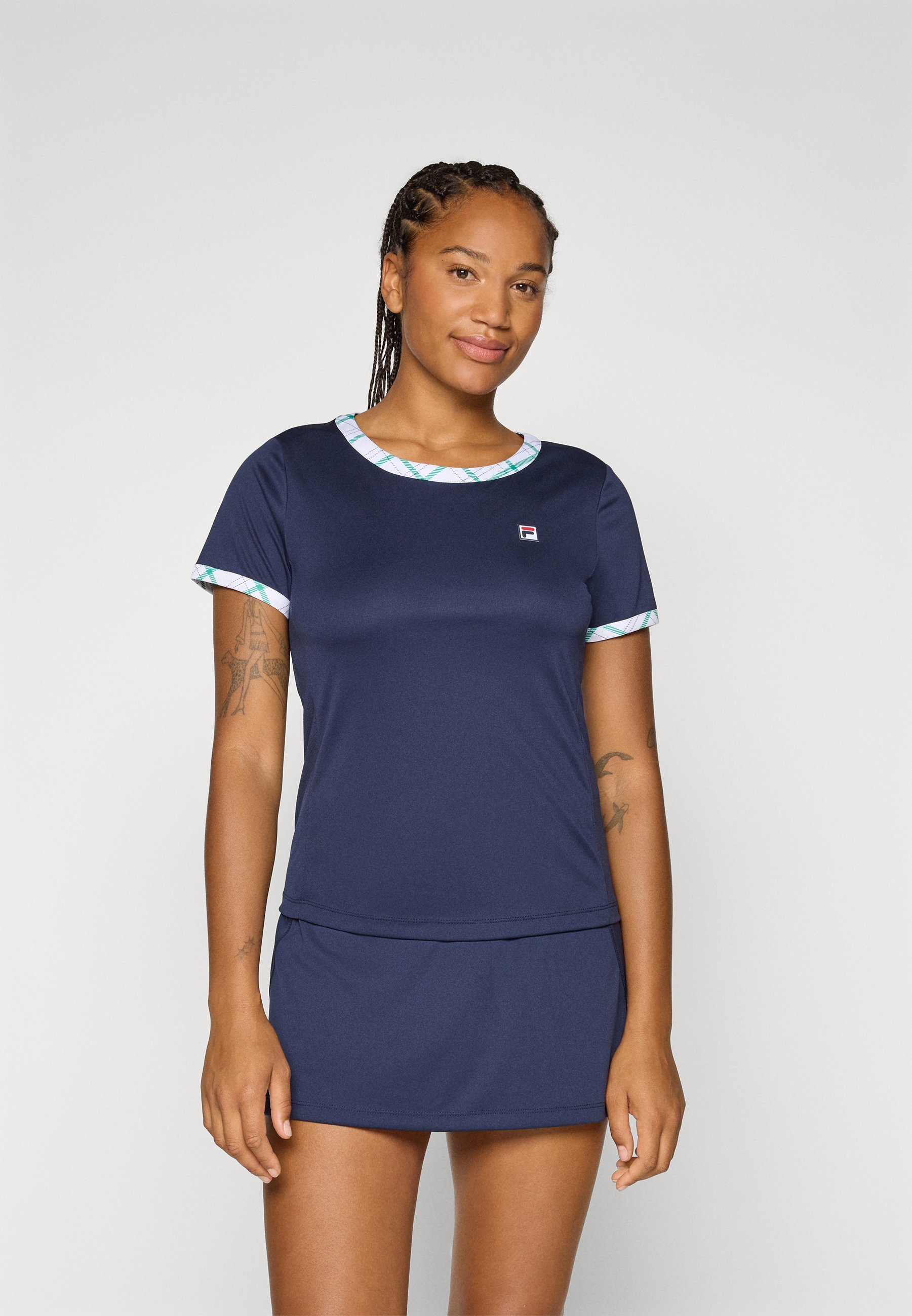Fila YAMILA - T-shirt met print - marineblauw/court green