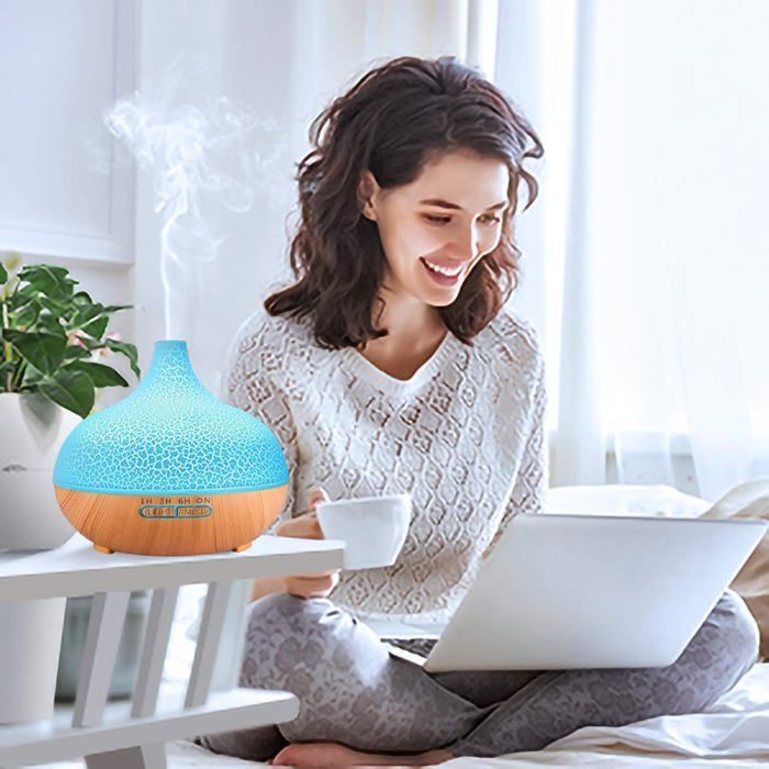 Diffuseur d'Huiles Essentielles,550ml Ultrasonique Humidificateur Diffuseur Aromathérapie Electrique avec Télécommande,7 Couleurs
