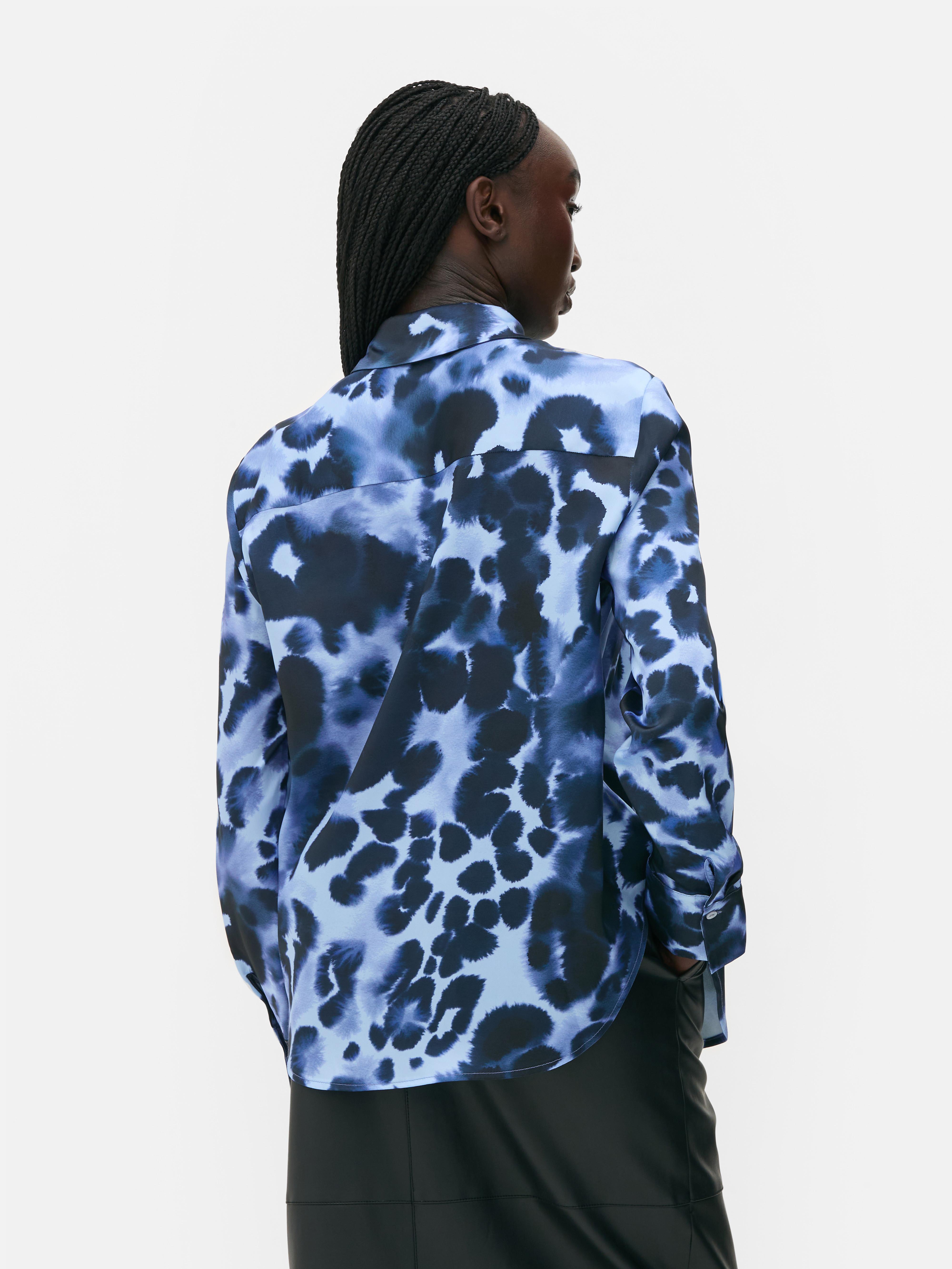 Cămașă cu imprimeu tie-dye The Edit O cămașă cu guler clasic, închidere frontală ascunsă, imprimeu integral și tiv rotunjit