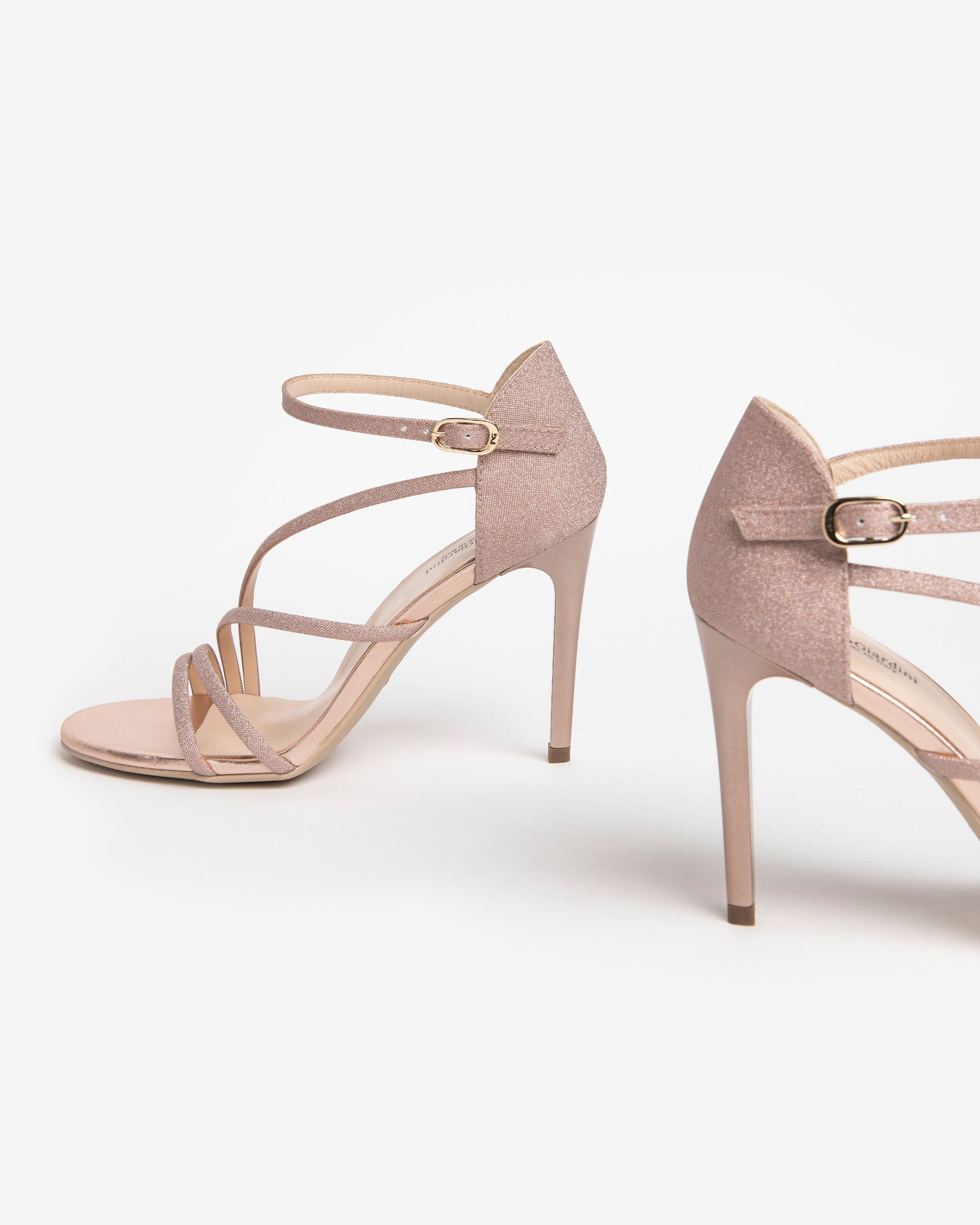  Sandales pour femmes en matière technique