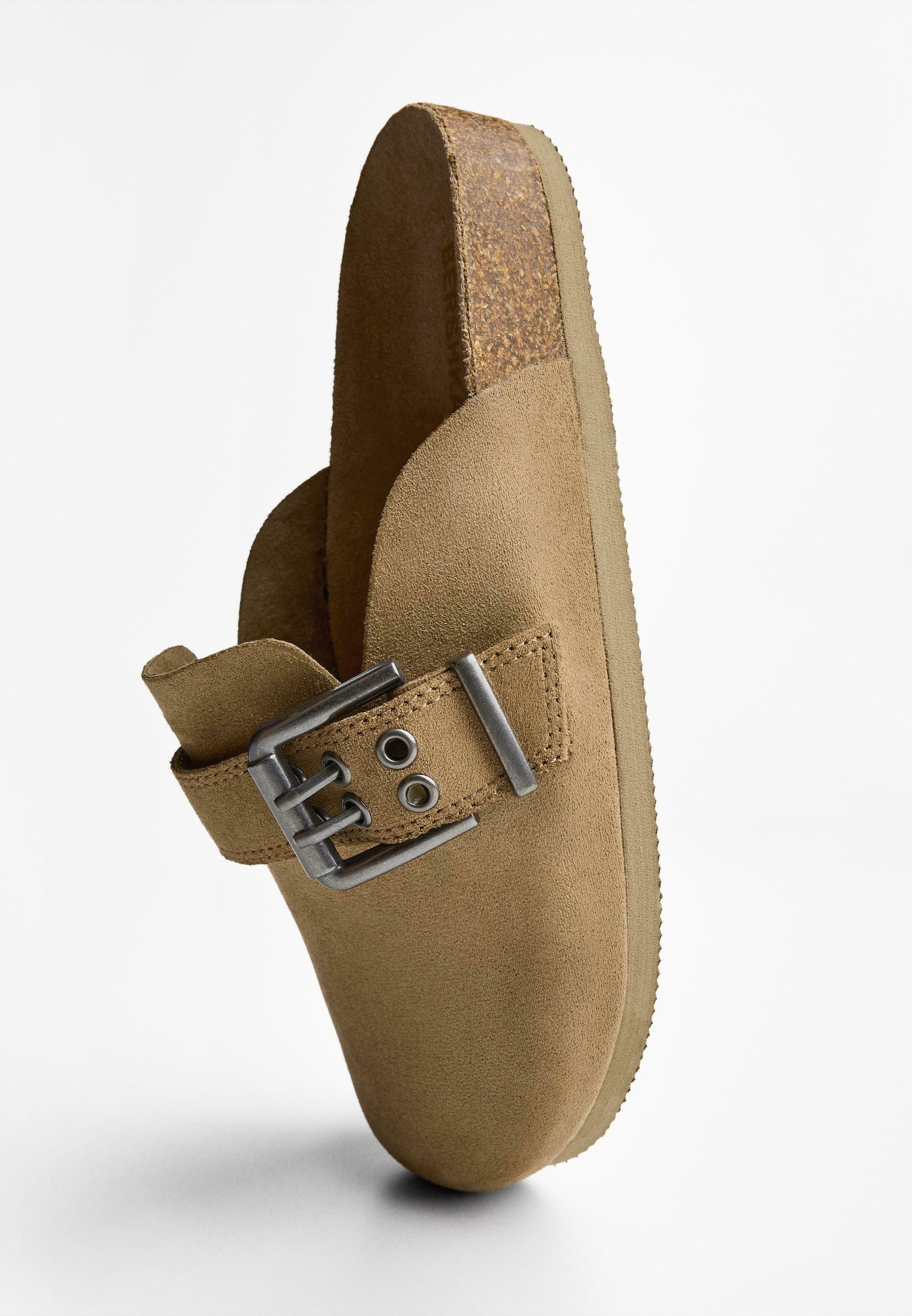 Détail de la boucle Bershka - Sabots - sable