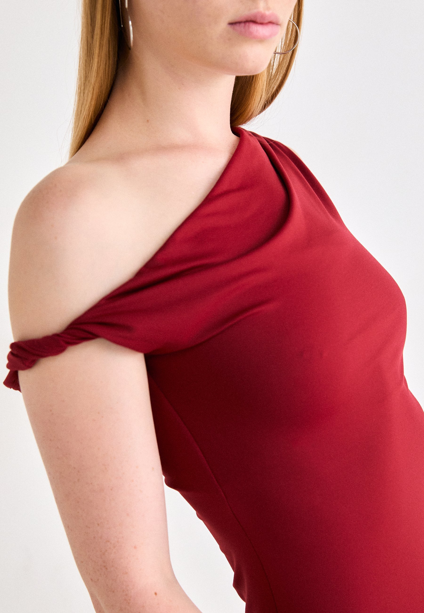 Abito asimmetrico Gina Tricot TWIST - Abito in jersey - rabarbaro