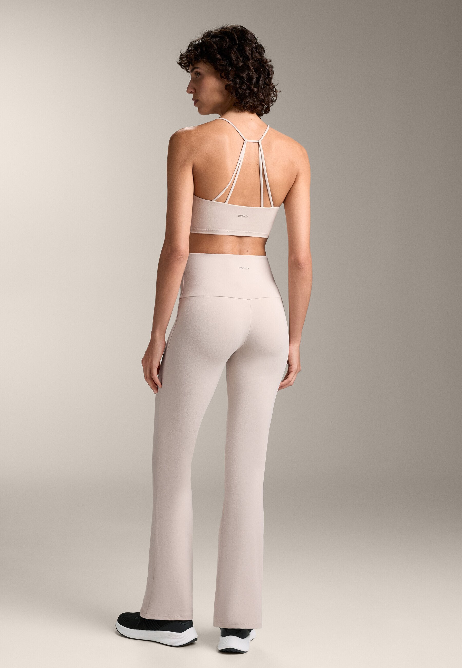 OYSHO COMFORTLUX CROSSOVER - Sportbeha met lichte ondersteuning - zand