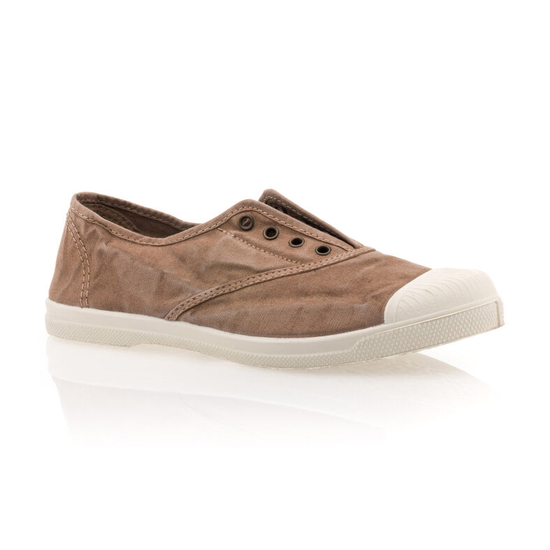 Zapatillas deportivas para mujer color beige.