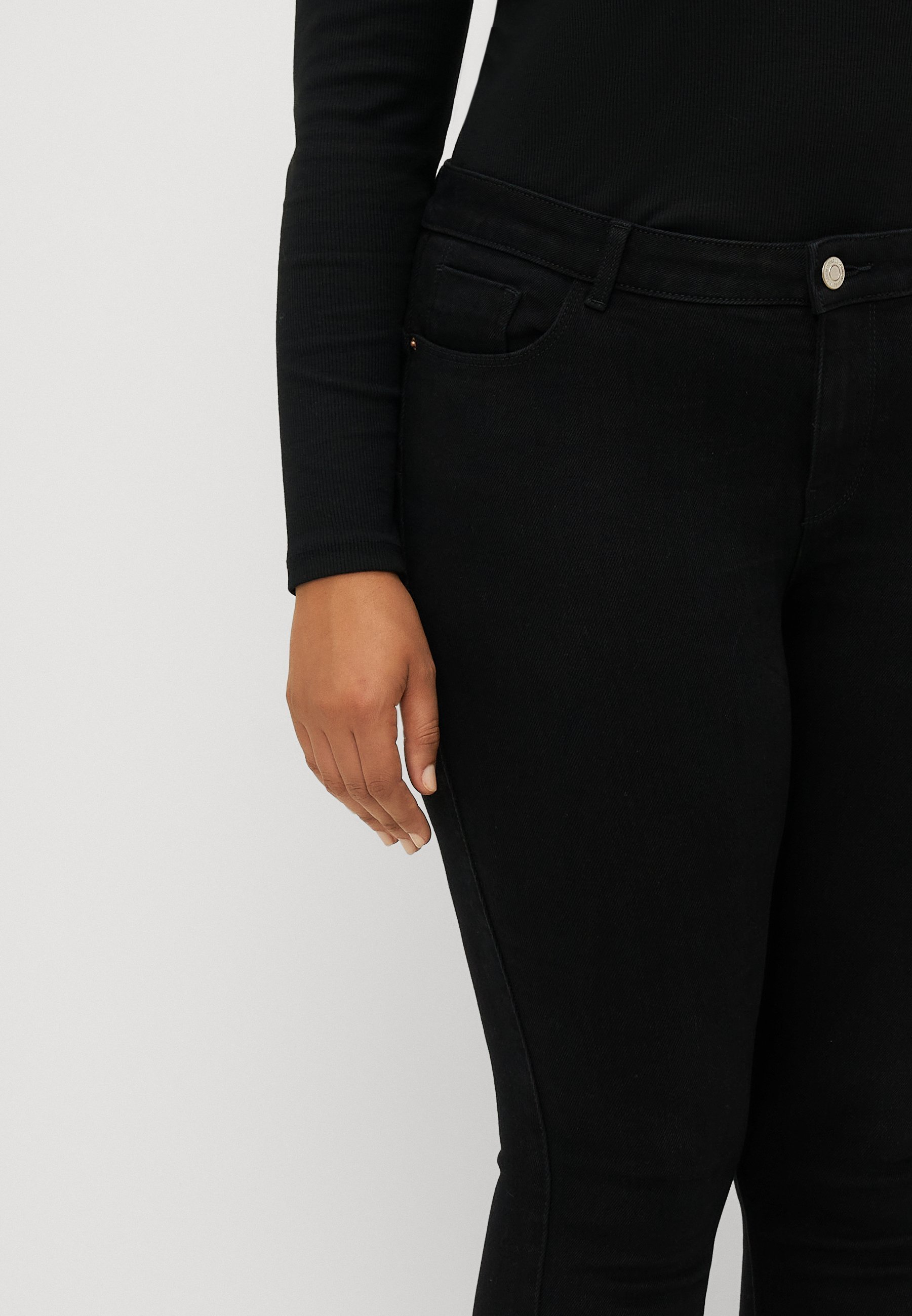 Vero Moda Curve VMCPAIGE PUSH UP - Jeggings - nero